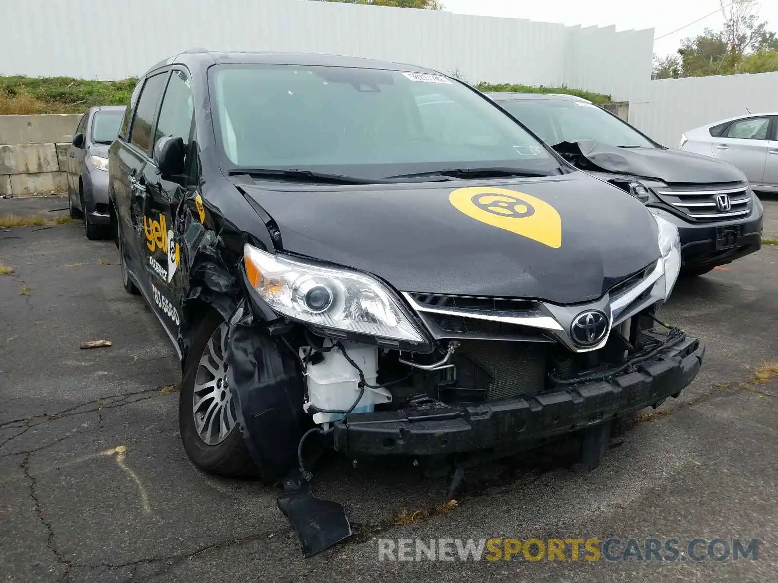 1 Photograph of a damaged car 5TDYZ3DC4KS008083 TOYOTA SIENNA 2019