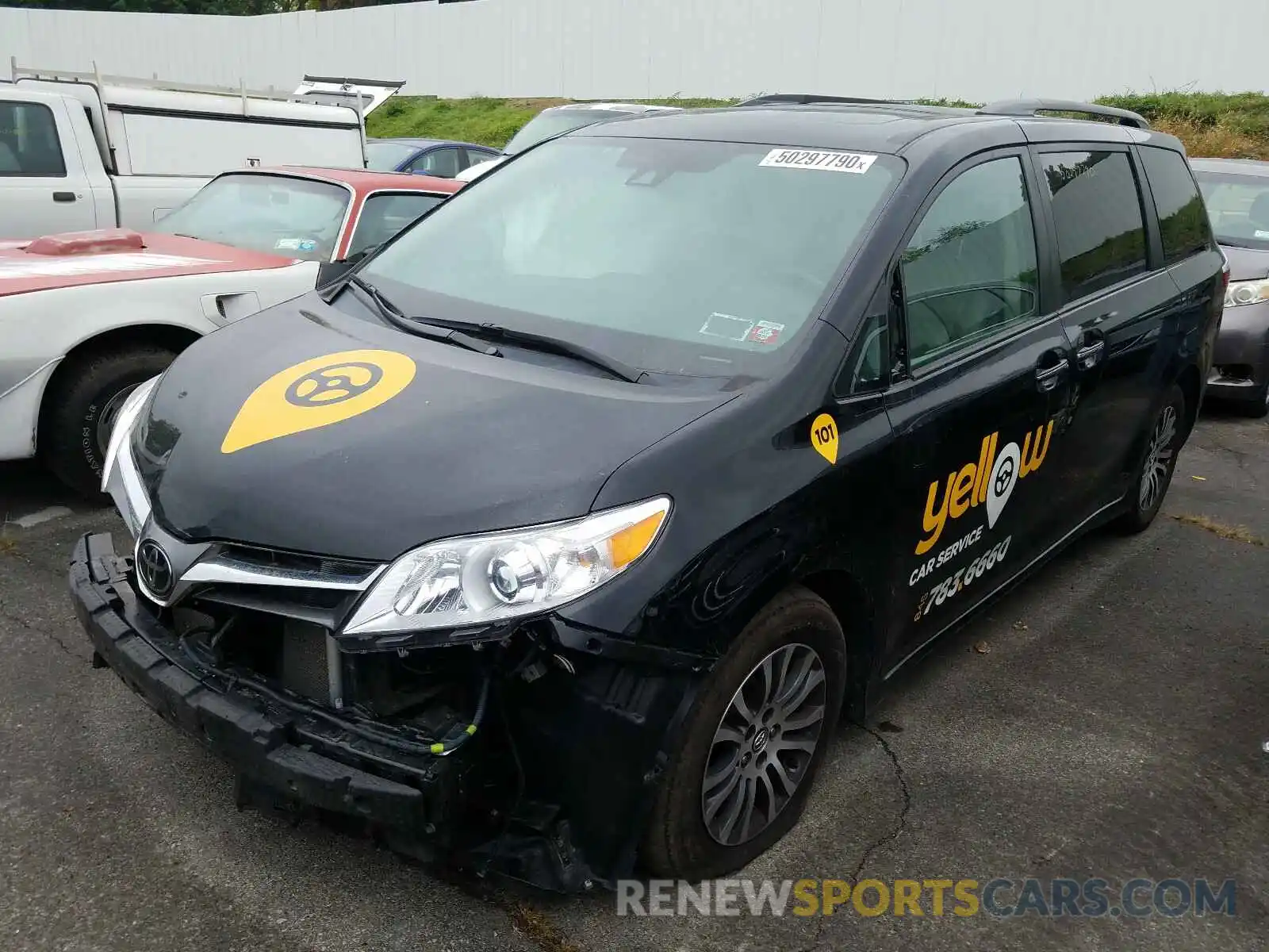 2 Photograph of a damaged car 5TDYZ3DC4KS008083 TOYOTA SIENNA 2019