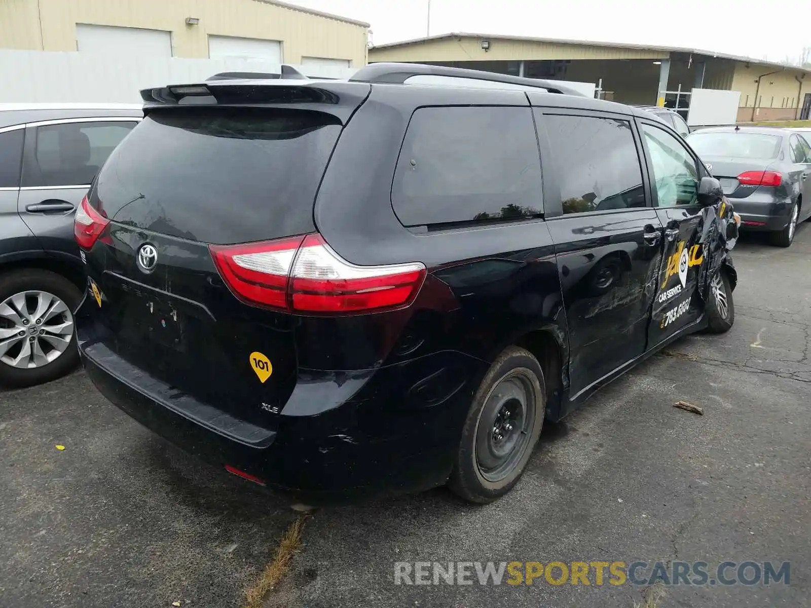 4 Photograph of a damaged car 5TDYZ3DC4KS008083 TOYOTA SIENNA 2019