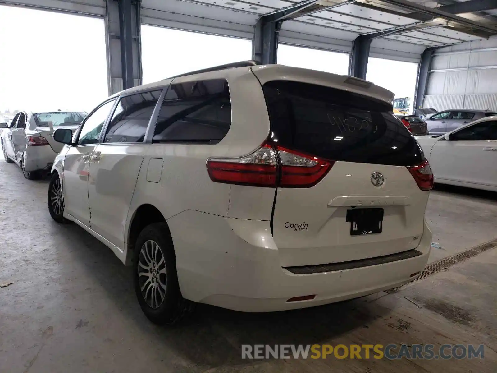 3 Фотография поврежденного автомобиля 5TDYZ3DC4KS008472 TOYOTA SIENNA 2019