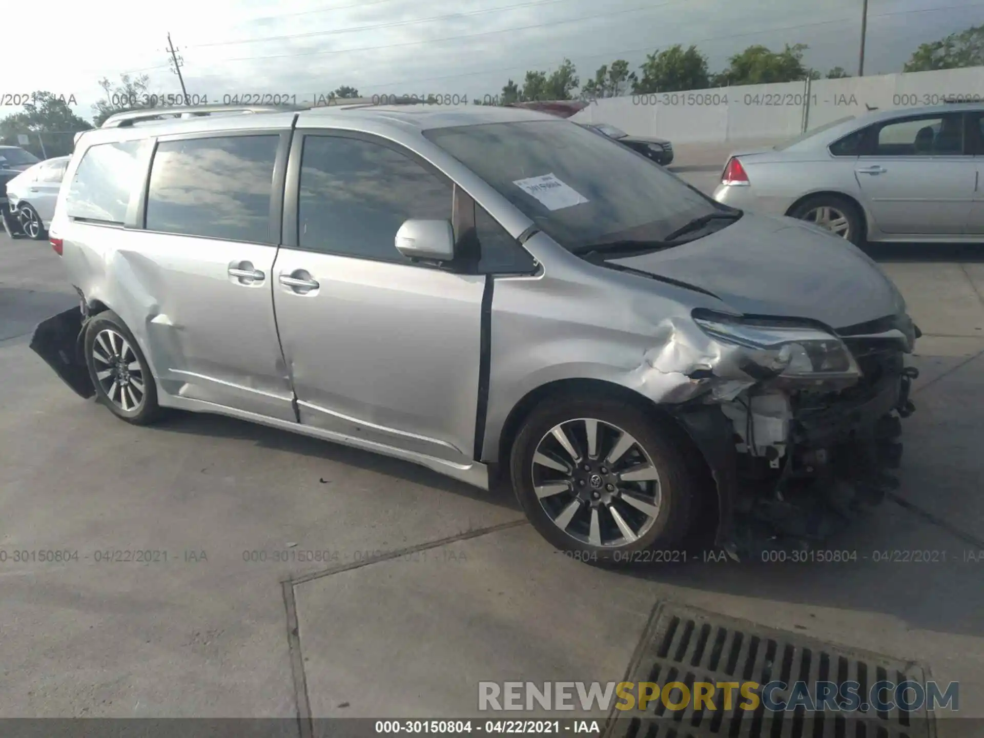 1 Photograph of a damaged car 5TDYZ3DC4KS010254 TOYOTA SIENNA 2019