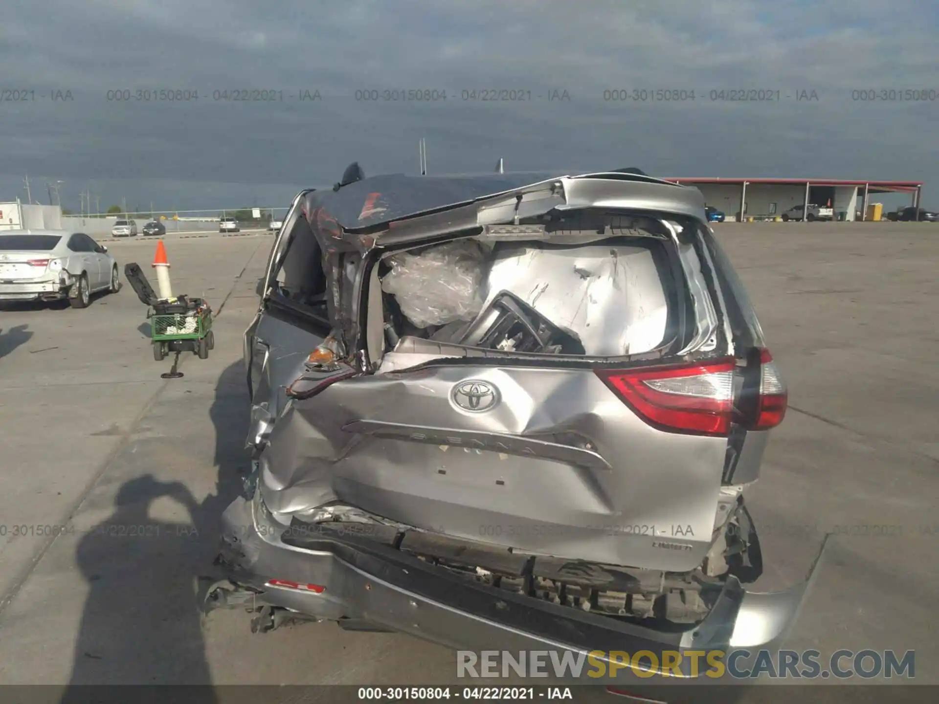 6 Photograph of a damaged car 5TDYZ3DC4KS010254 TOYOTA SIENNA 2019