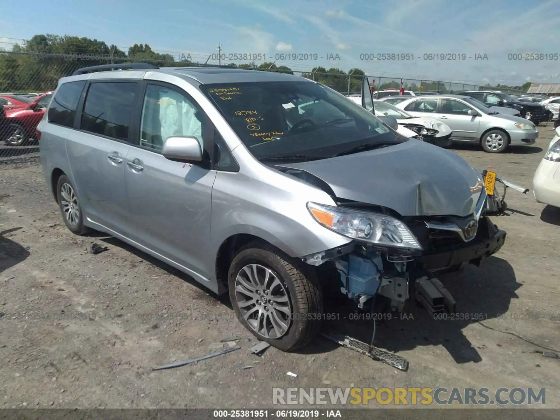 1 Фотография поврежденного автомобиля 5TDYZ3DC4KS010545 TOYOTA SIENNA 2019