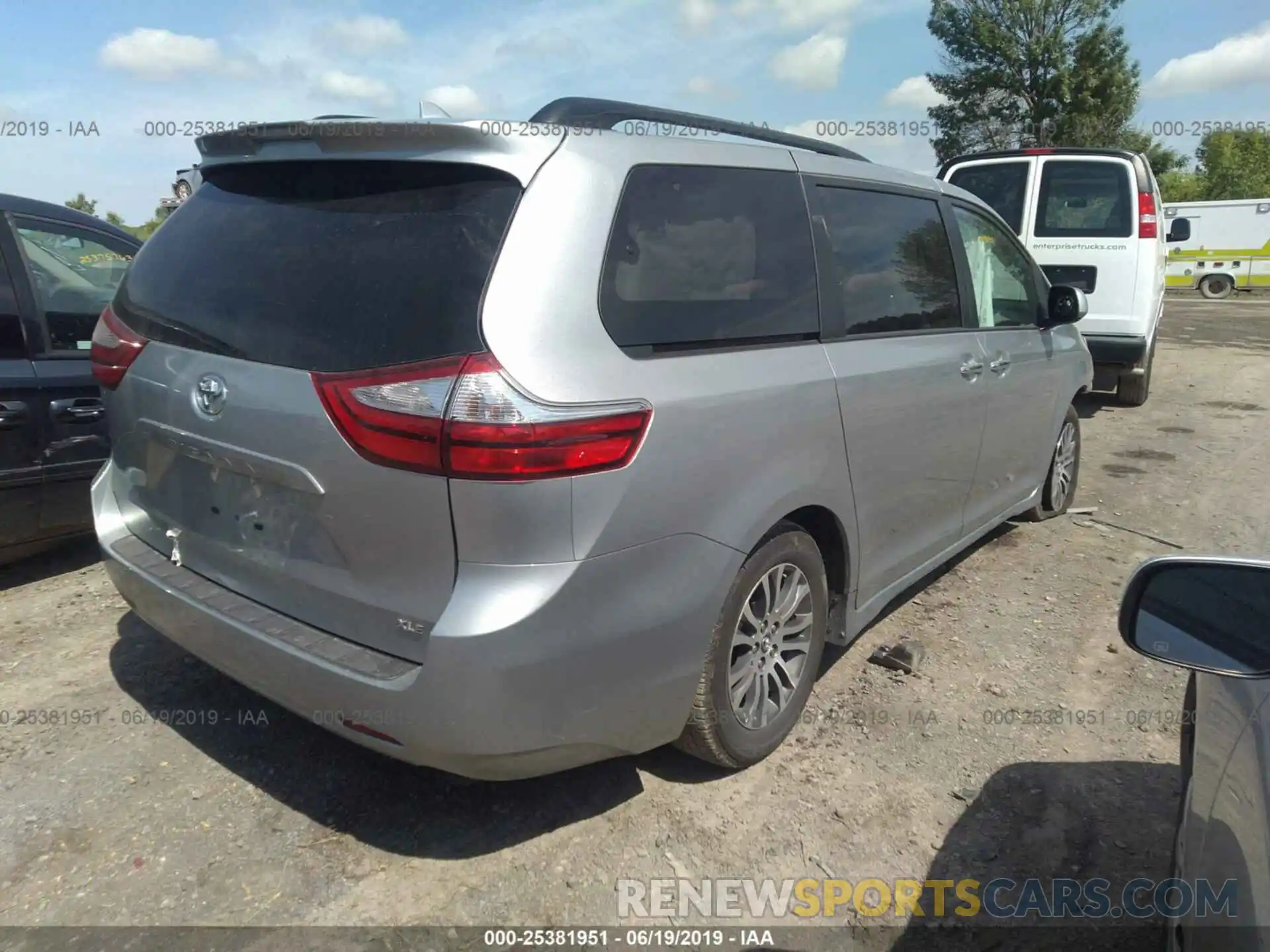 4 Фотография поврежденного автомобиля 5TDYZ3DC4KS010545 TOYOTA SIENNA 2019