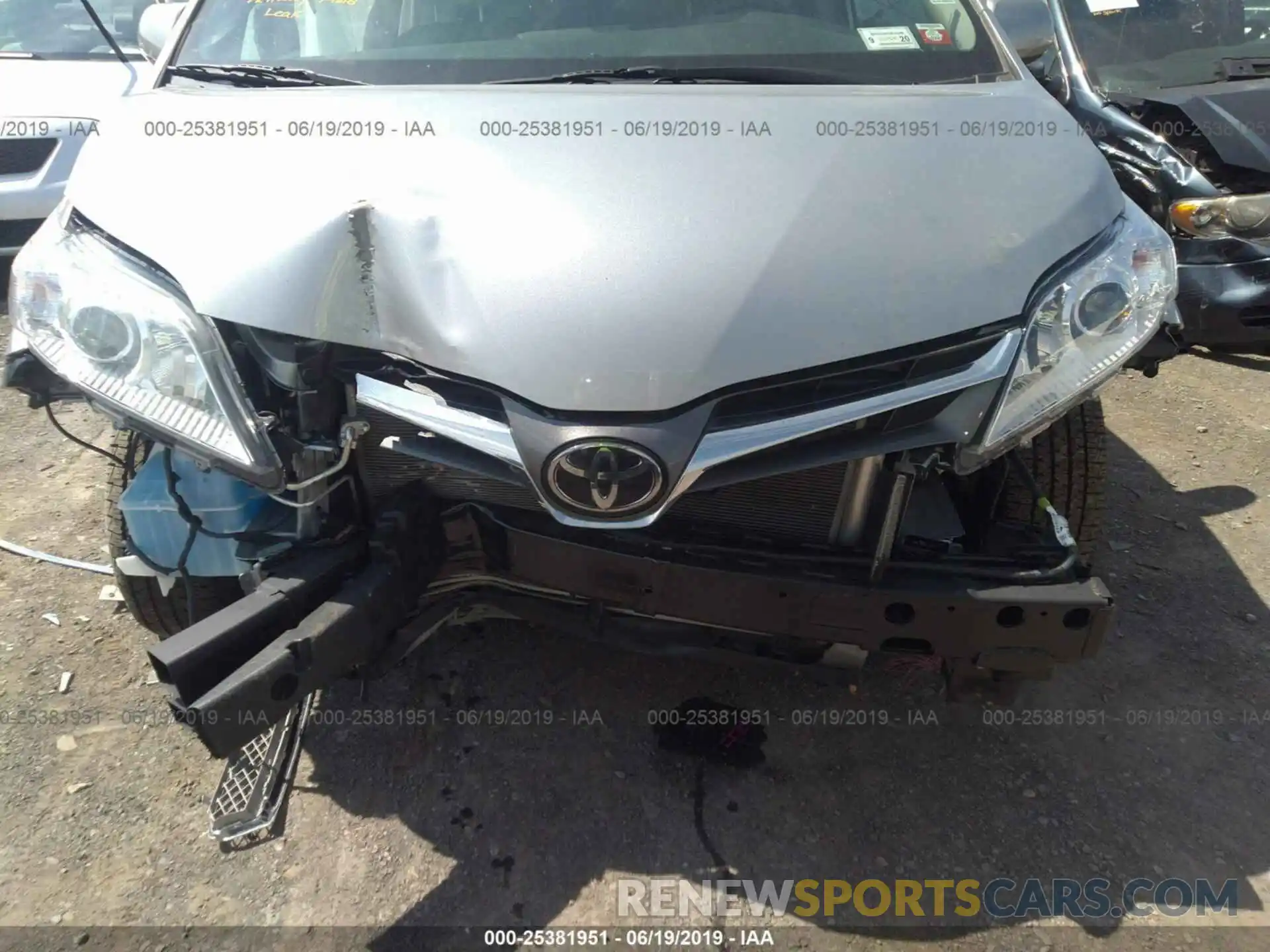 6 Фотография поврежденного автомобиля 5TDYZ3DC4KS010545 TOYOTA SIENNA 2019