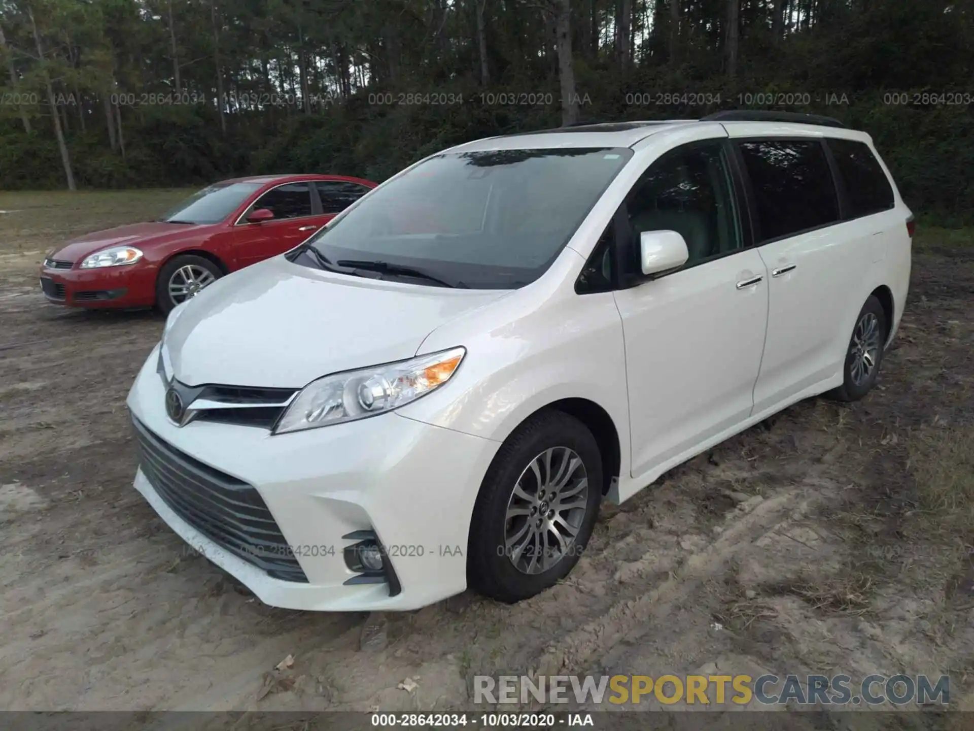 2 Photograph of a damaged car 5TDYZ3DC4KS013381 TOYOTA SIENNA 2019