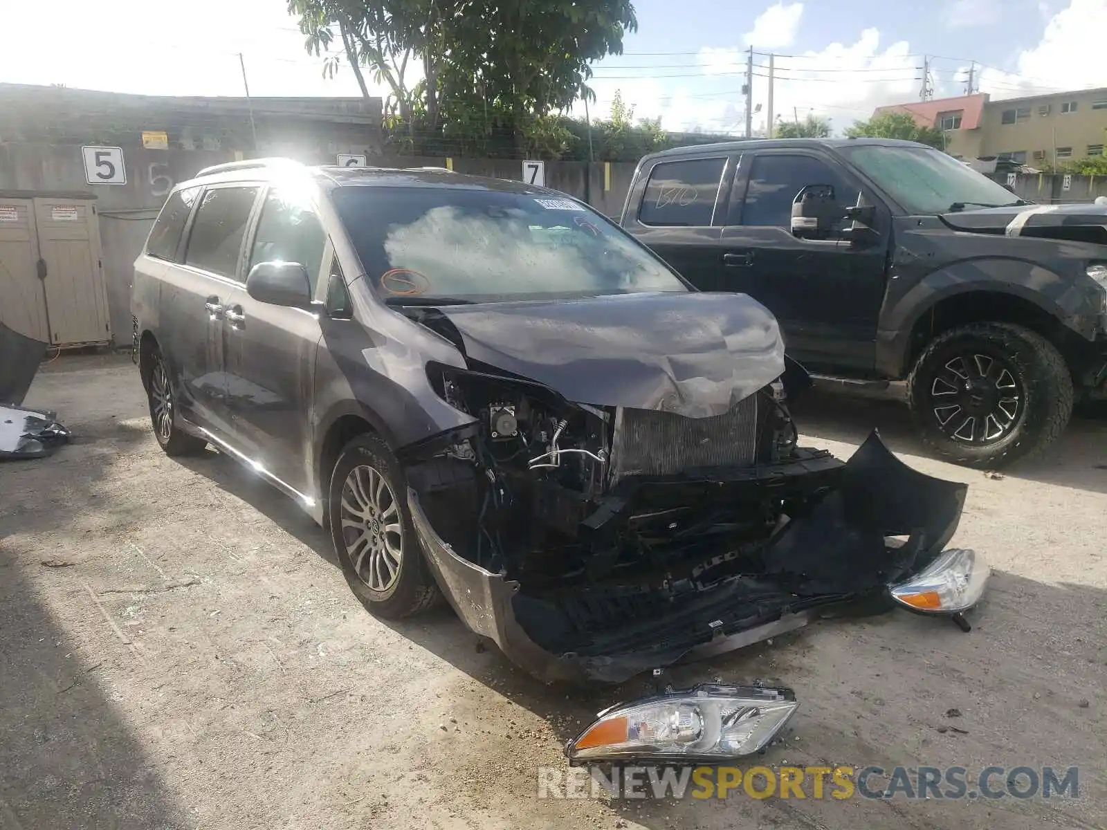 1 Photograph of a damaged car 5TDYZ3DC4KS015180 TOYOTA SIENNA 2019