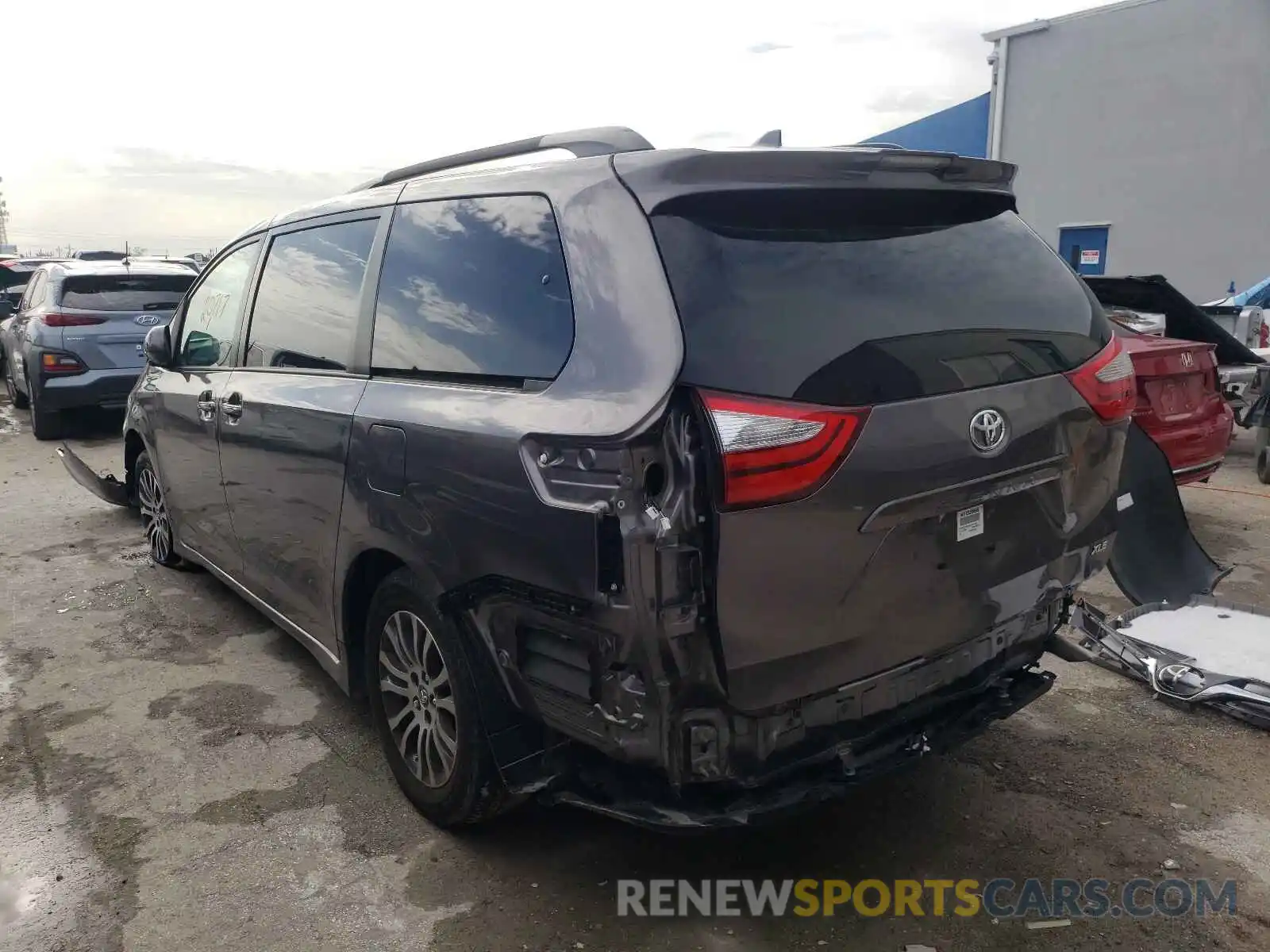 3 Фотография поврежденного автомобиля 5TDYZ3DC4KS015180 TOYOTA SIENNA 2019