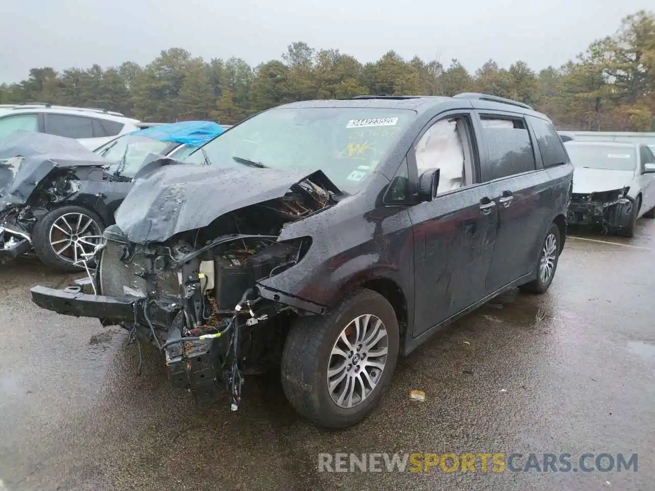 2 Photograph of a damaged car 5TDYZ3DC4KS017687 TOYOTA SIENNA 2019