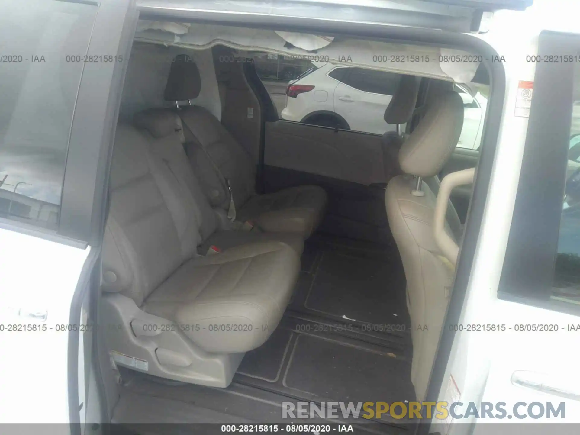 8 Photograph of a damaged car 5TDYZ3DC4KS018371 TOYOTA SIENNA 2019