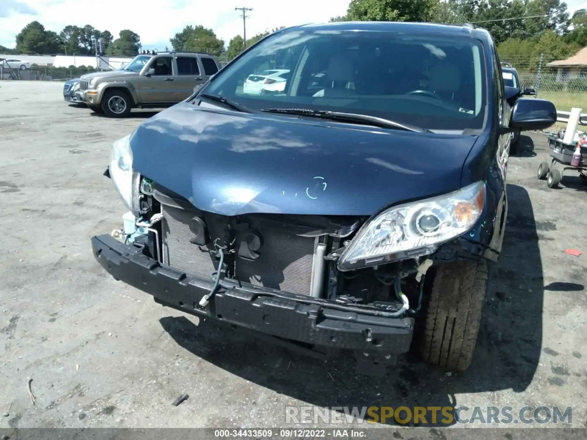 6 Photograph of a damaged car 5TDYZ3DC4KS018385 TOYOTA SIENNA 2019