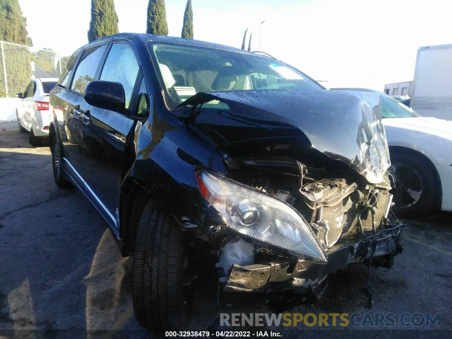 1 Photograph of a damaged car 5TDYZ3DC4KS018418 TOYOTA SIENNA 2019