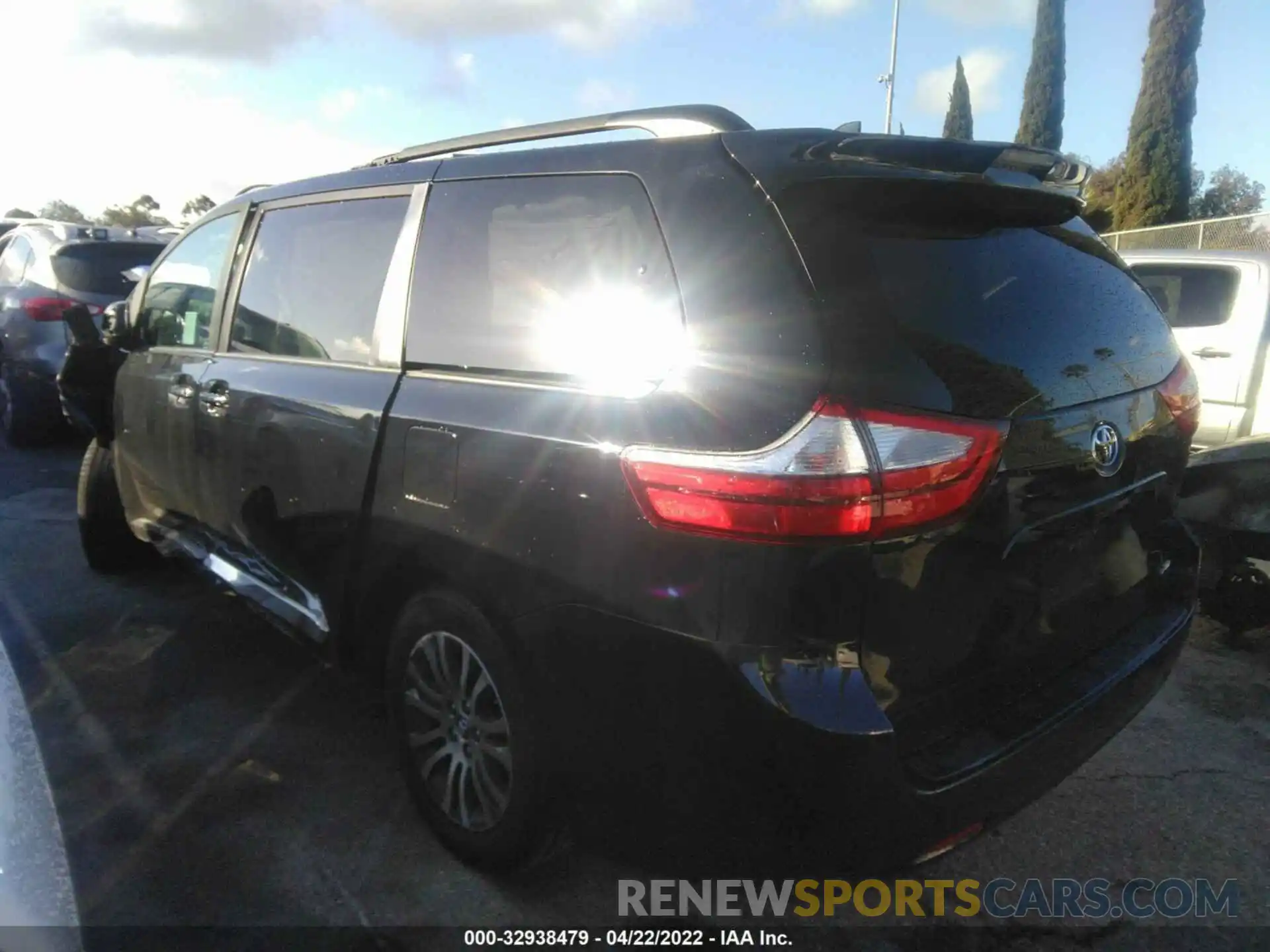 3 Фотография поврежденного автомобиля 5TDYZ3DC4KS018418 TOYOTA SIENNA 2019