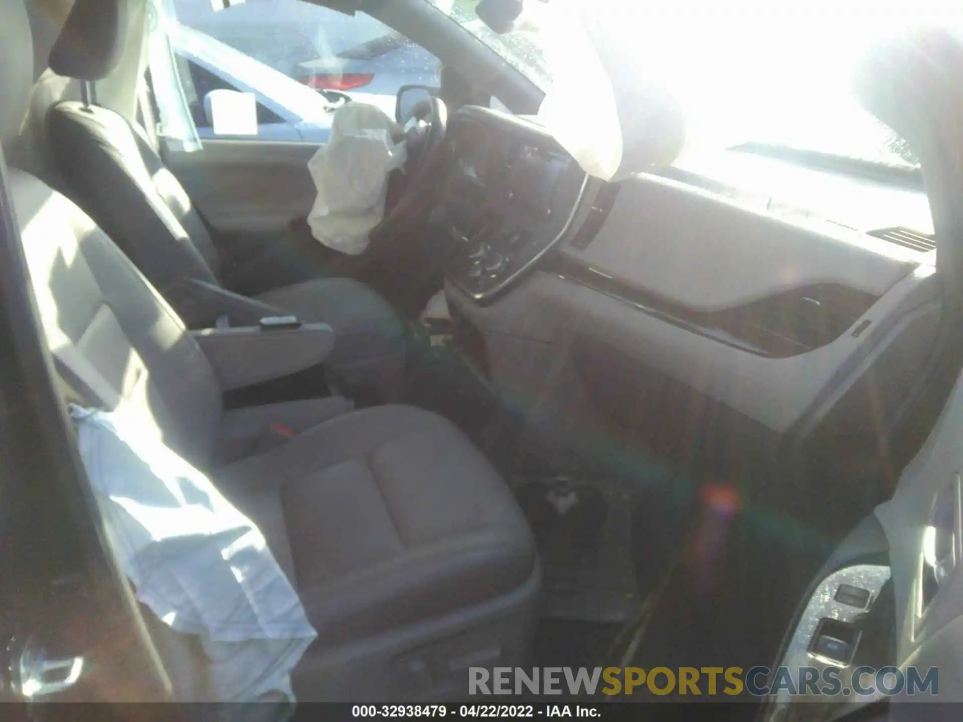 5 Photograph of a damaged car 5TDYZ3DC4KS018418 TOYOTA SIENNA 2019