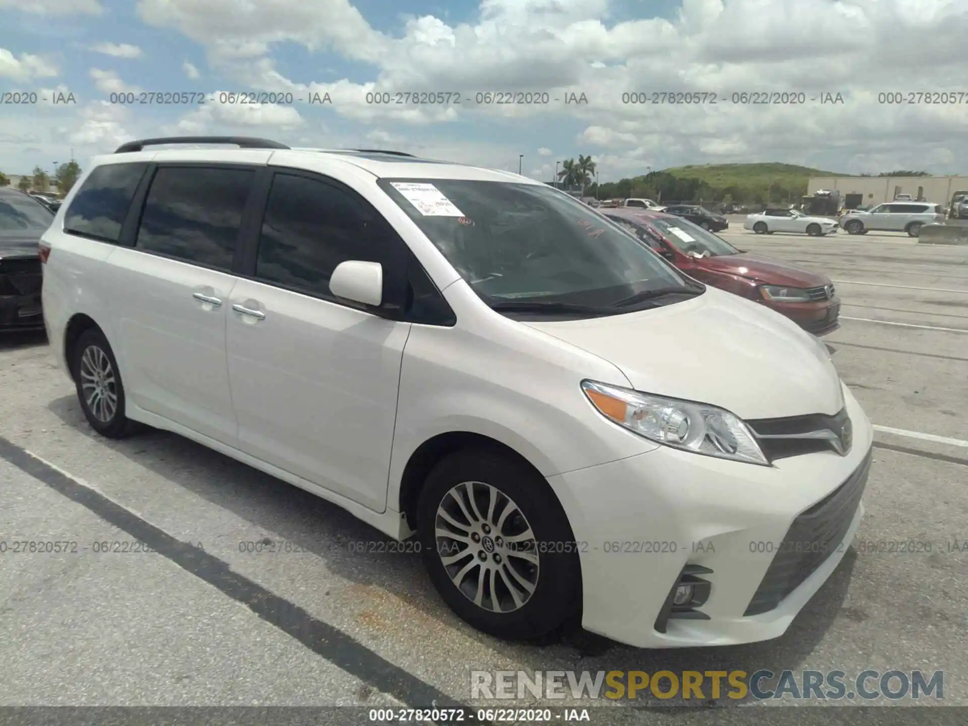 1 Photograph of a damaged car 5TDYZ3DC4KS018466 TOYOTA SIENNA 2019