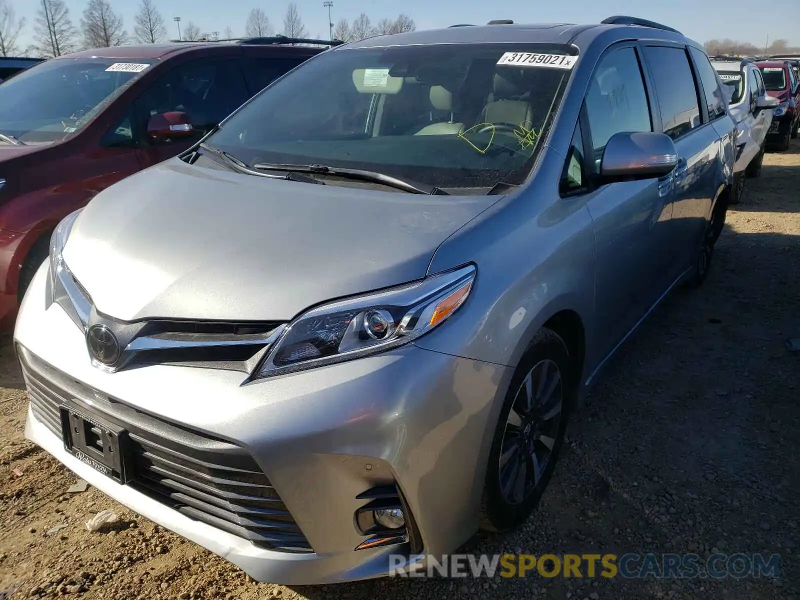 2 Photograph of a damaged car 5TDYZ3DC4KS019228 TOYOTA SIENNA 2019