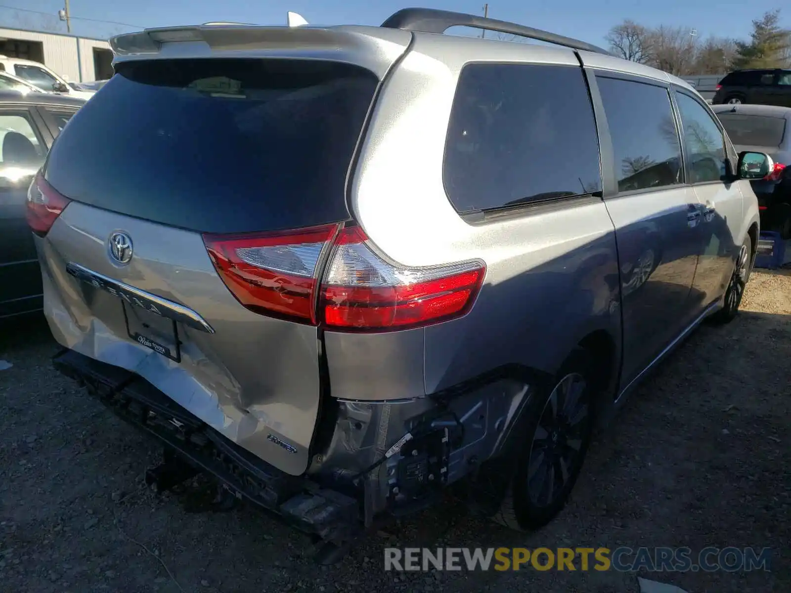 4 Photograph of a damaged car 5TDYZ3DC4KS019228 TOYOTA SIENNA 2019