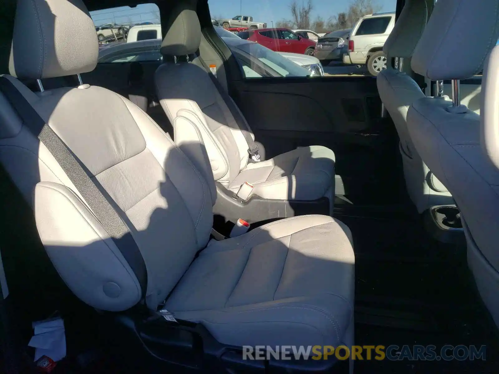 6 Photograph of a damaged car 5TDYZ3DC4KS019228 TOYOTA SIENNA 2019