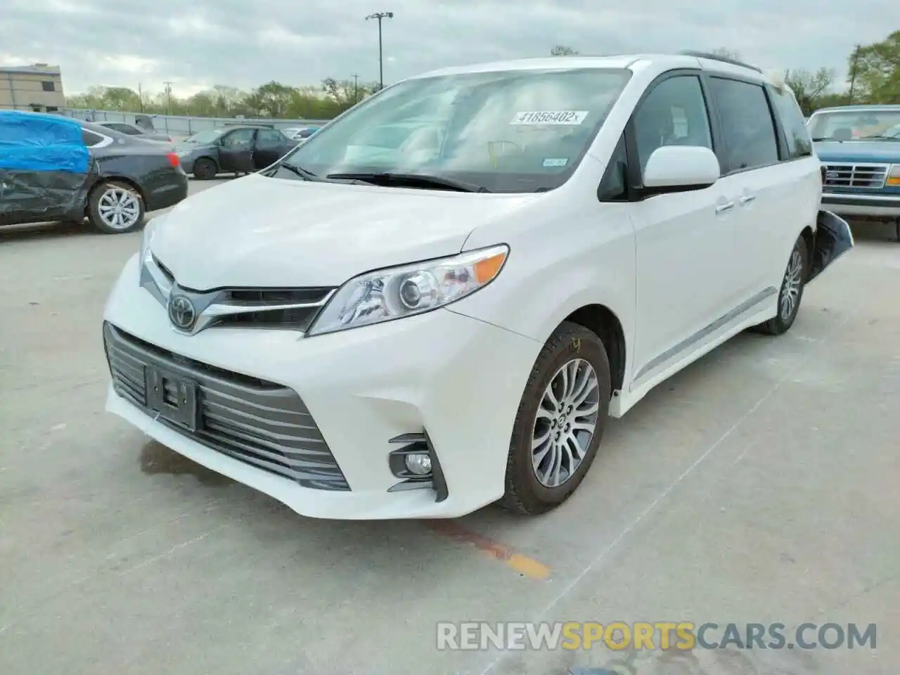 2 Photograph of a damaged car 5TDYZ3DC4KS020458 TOYOTA SIENNA 2019