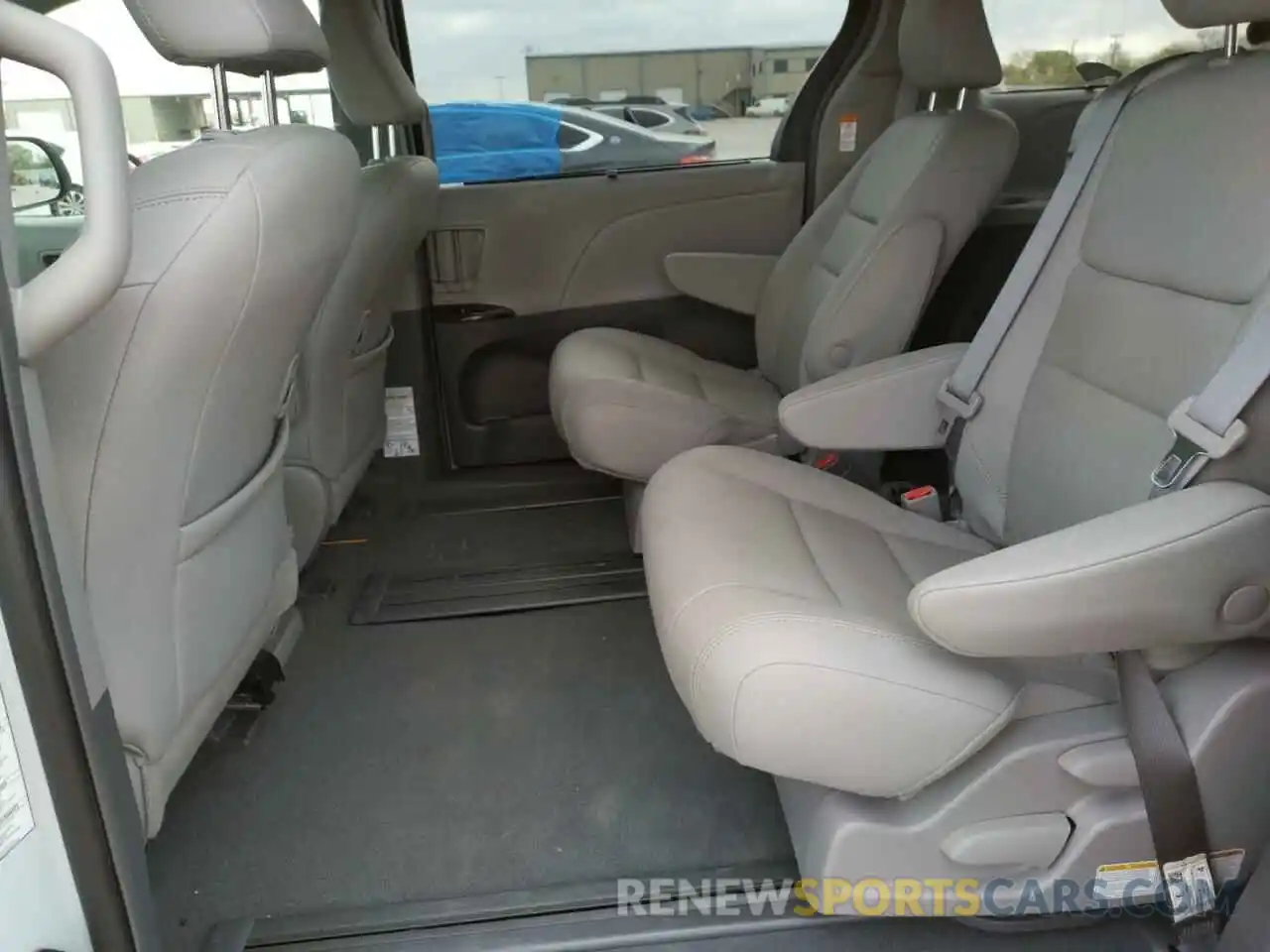 6 Photograph of a damaged car 5TDYZ3DC4KS020458 TOYOTA SIENNA 2019