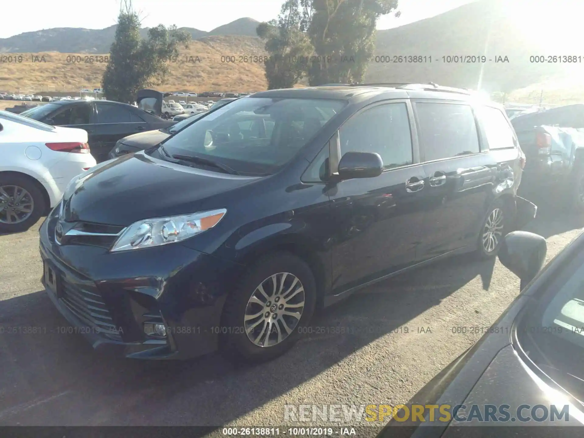 2 Photograph of a damaged car 5TDYZ3DC4KS966253 TOYOTA SIENNA 2019