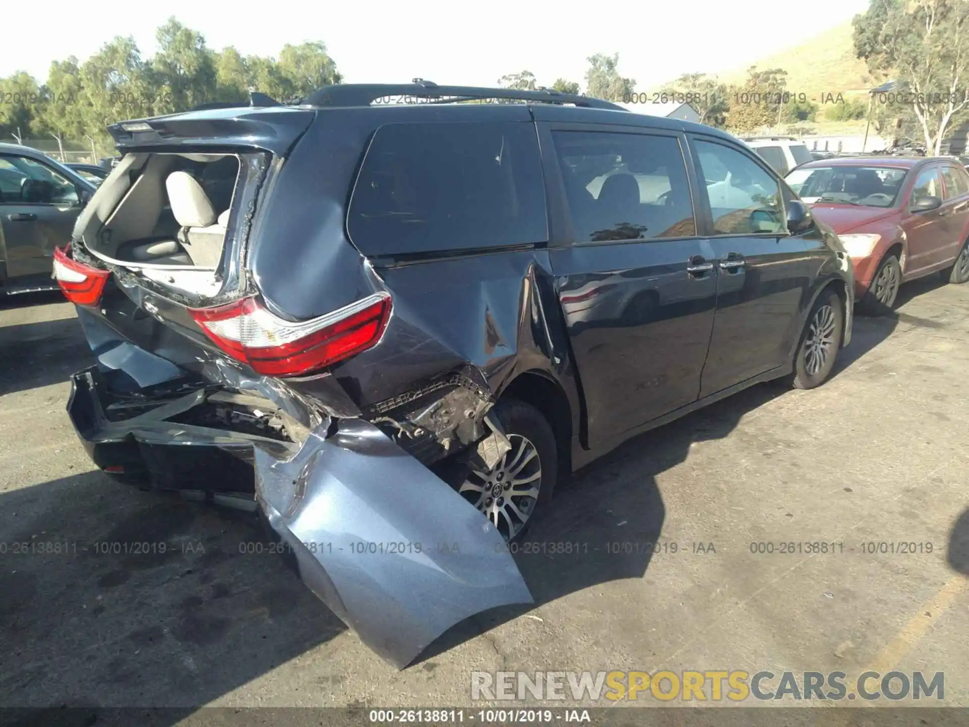 4 Photograph of a damaged car 5TDYZ3DC4KS966253 TOYOTA SIENNA 2019