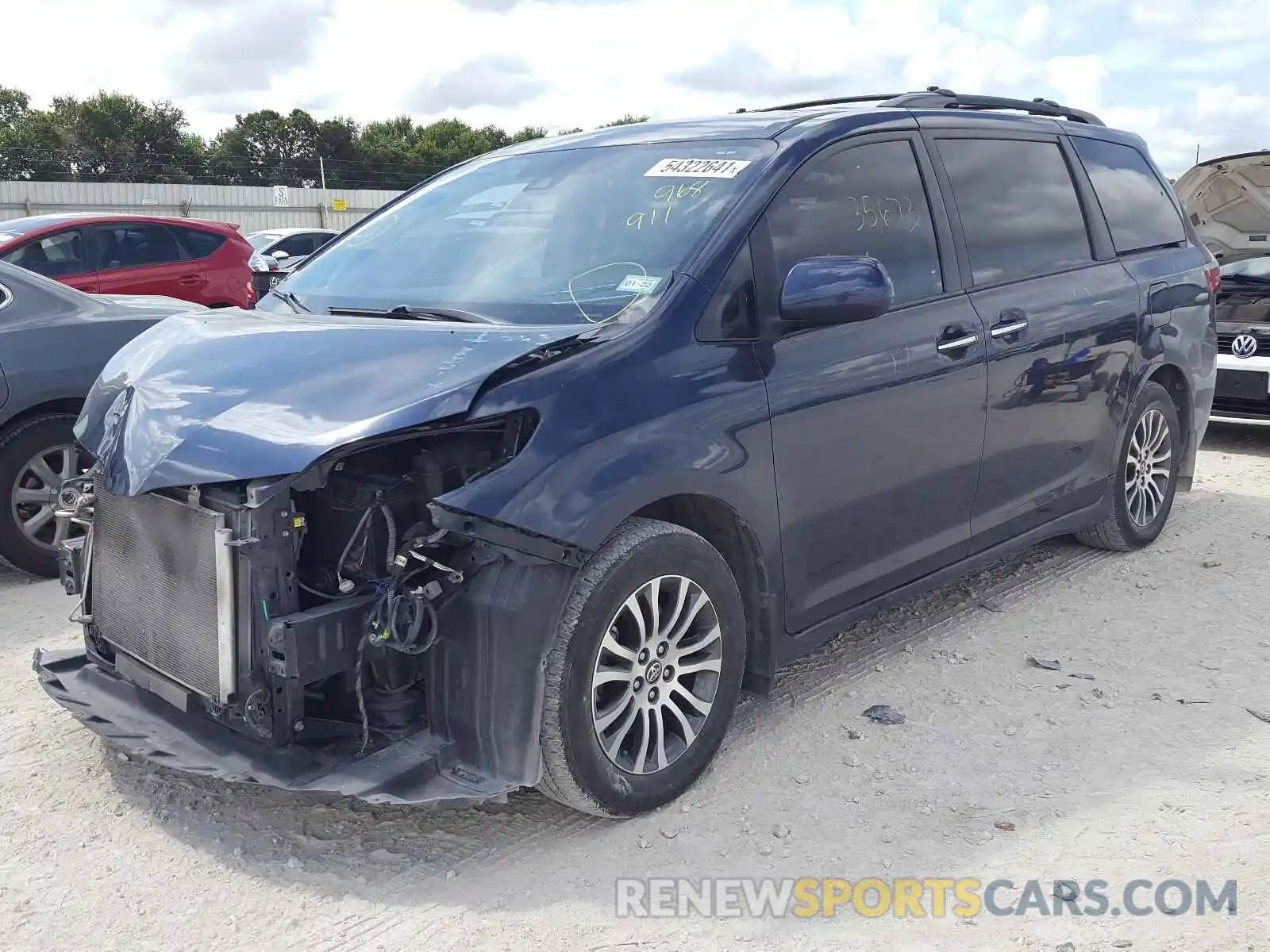 2 Photograph of a damaged car 5TDYZ3DC4KS968911 TOYOTA SIENNA 2019