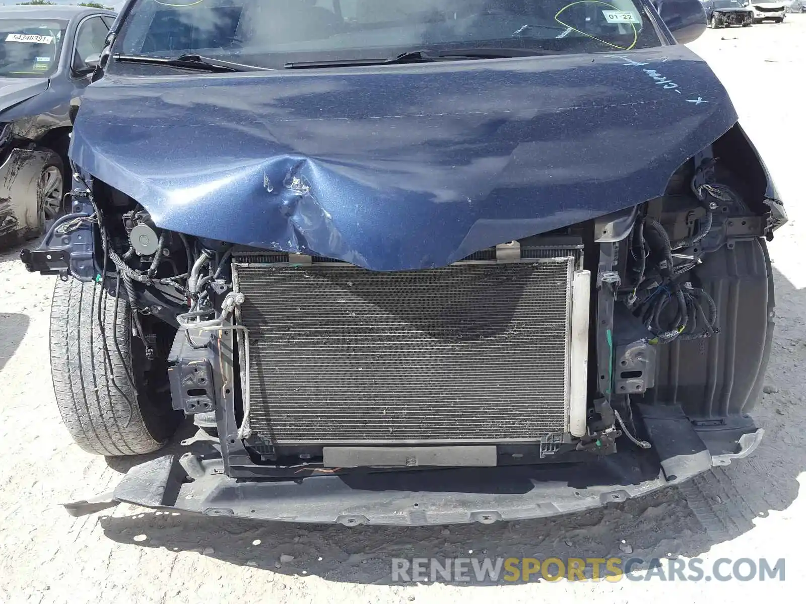 9 Photograph of a damaged car 5TDYZ3DC4KS968911 TOYOTA SIENNA 2019