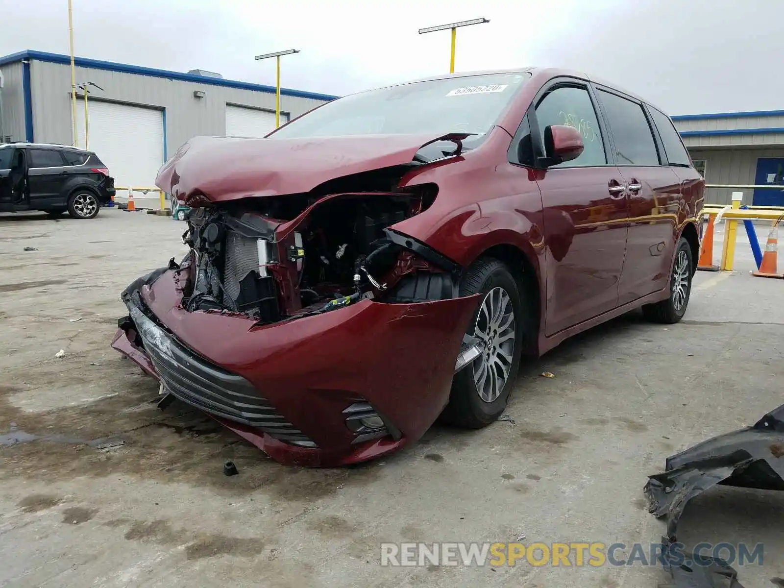 2 Фотография поврежденного автомобиля 5TDYZ3DC4KS969704 TOYOTA SIENNA 2019