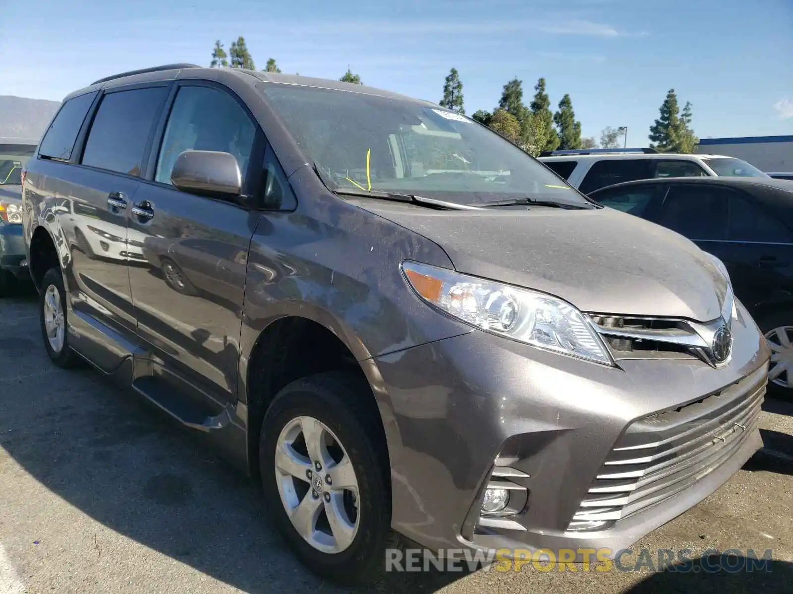 1 Photograph of a damaged car 5TDYZ3DC4KS971310 TOYOTA SIENNA 2019