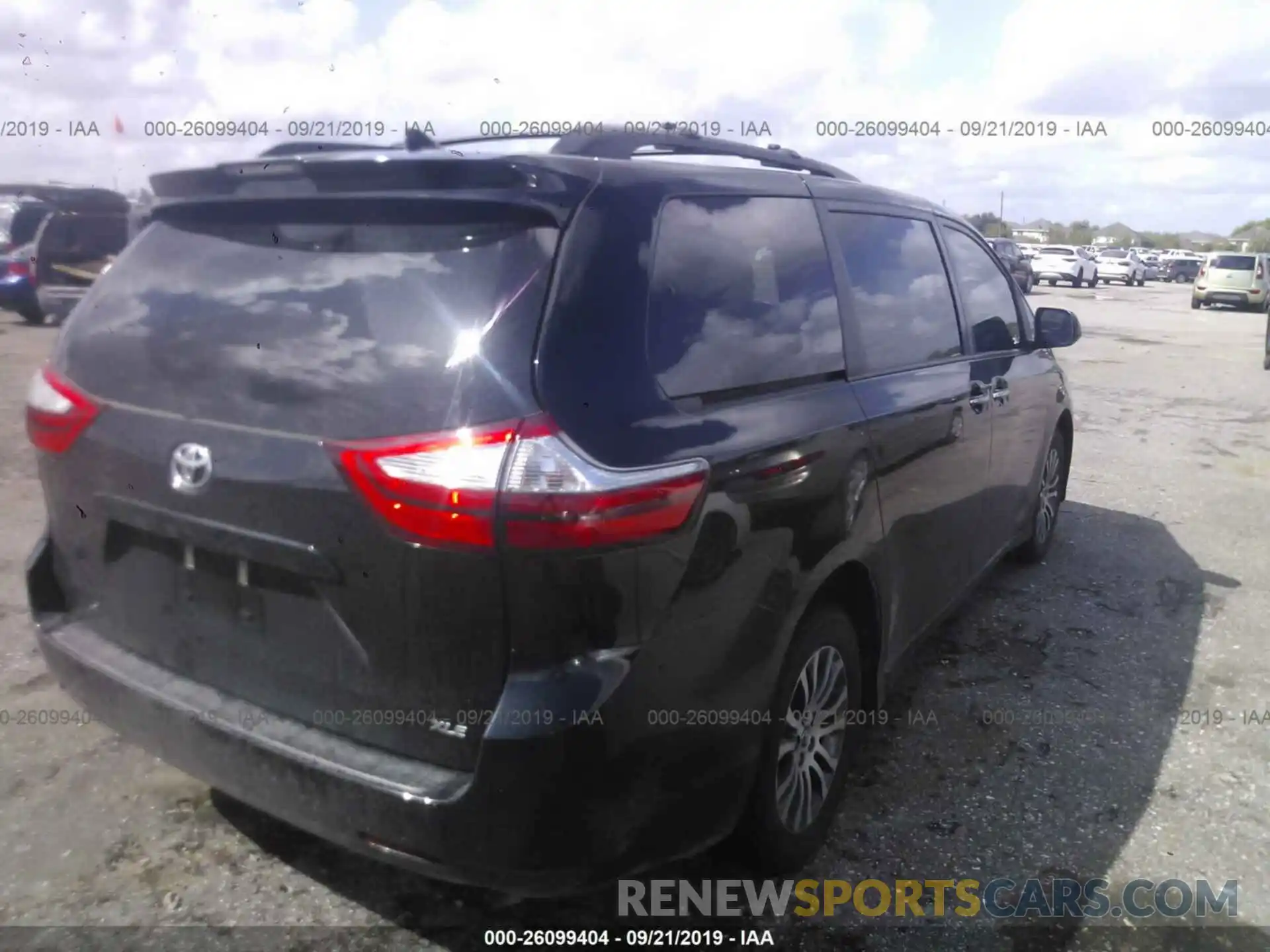 4 Photograph of a damaged car 5TDYZ3DC4KS972652 TOYOTA SIENNA 2019