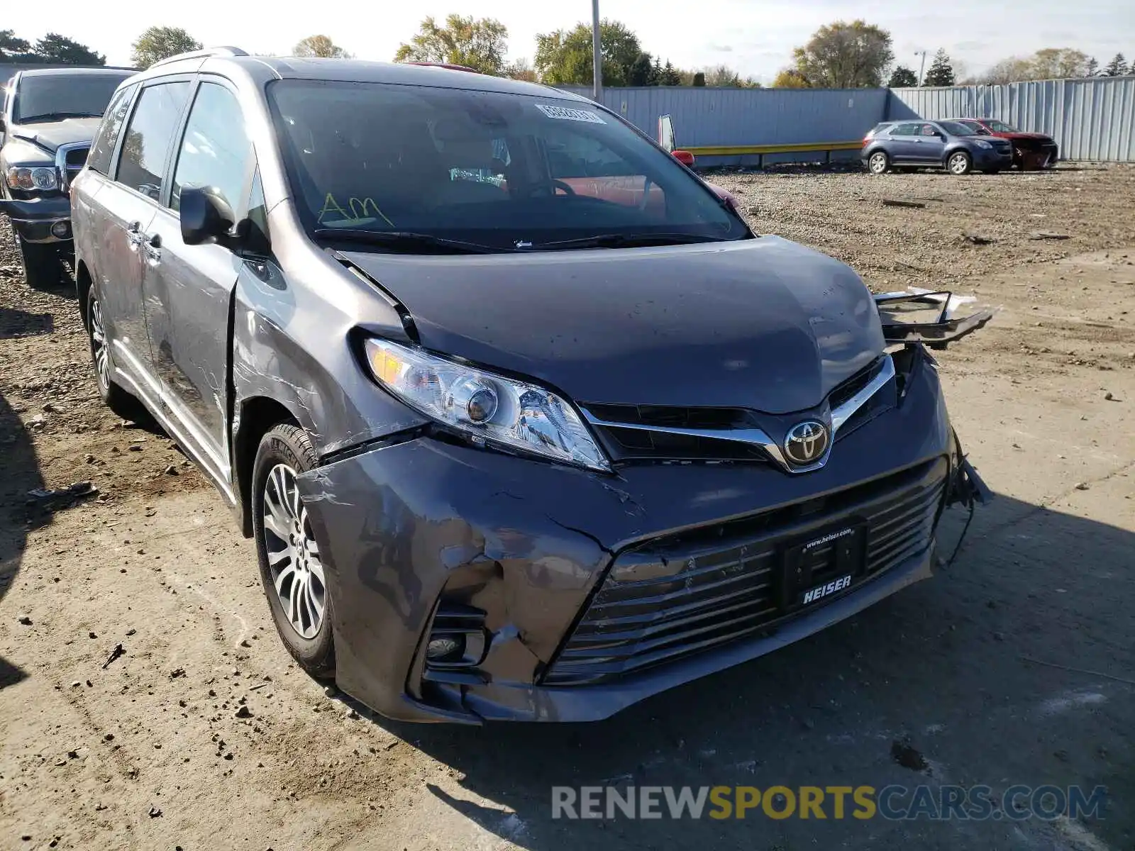 1 Photograph of a damaged car 5TDYZ3DC4KS975311 TOYOTA SIENNA 2019