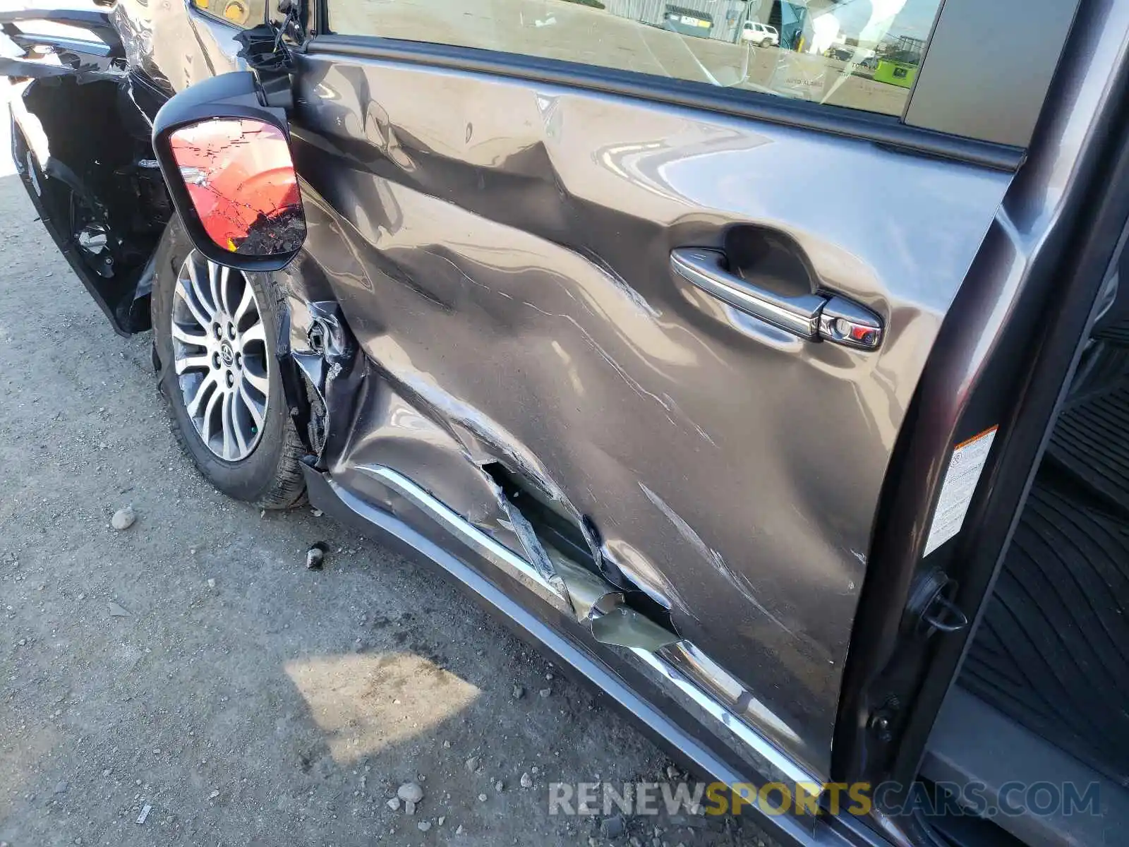 10 Photograph of a damaged car 5TDYZ3DC4KS975311 TOYOTA SIENNA 2019