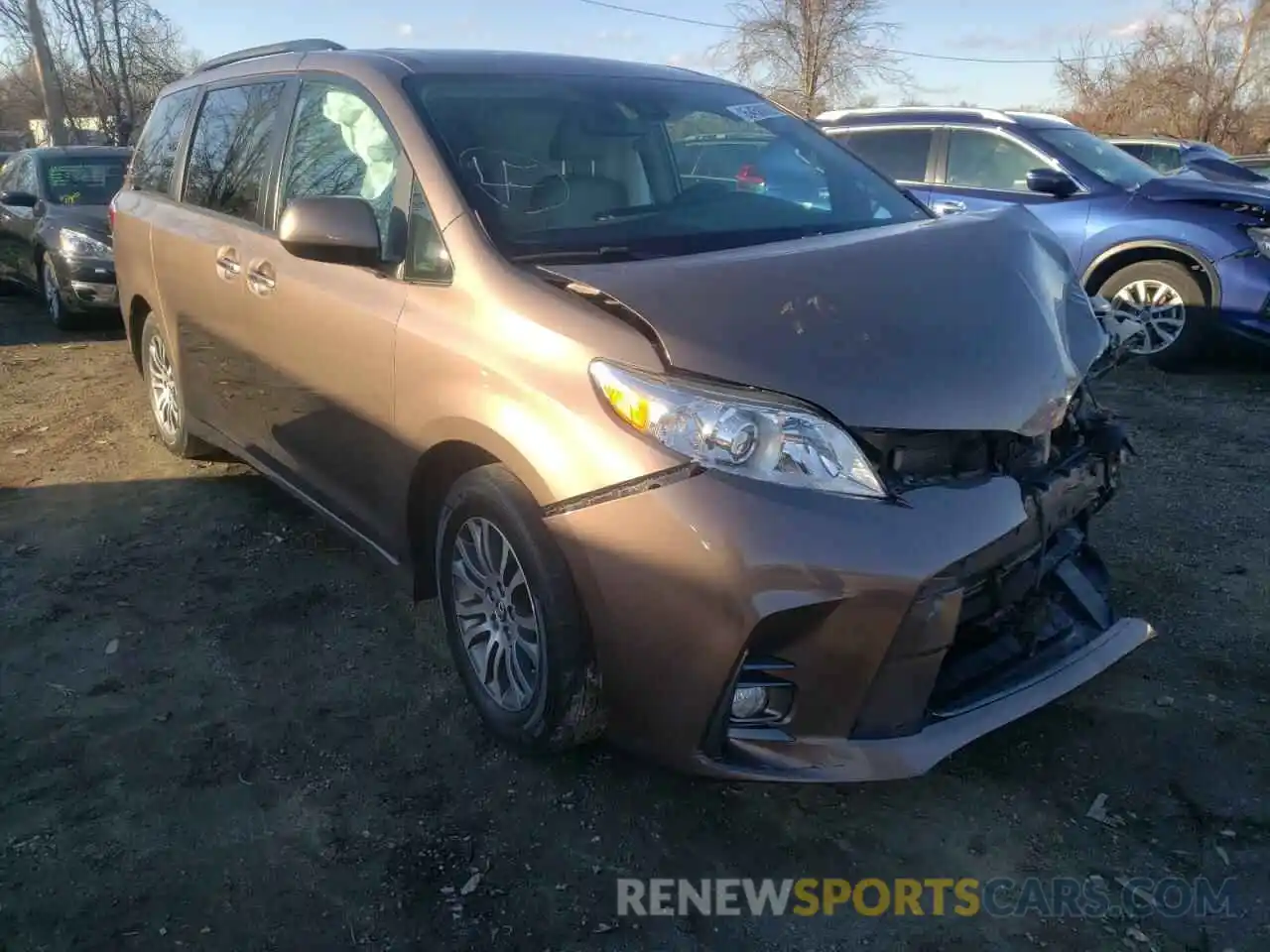 1 Фотография поврежденного автомобиля 5TDYZ3DC4KS976880 TOYOTA SIENNA 2019