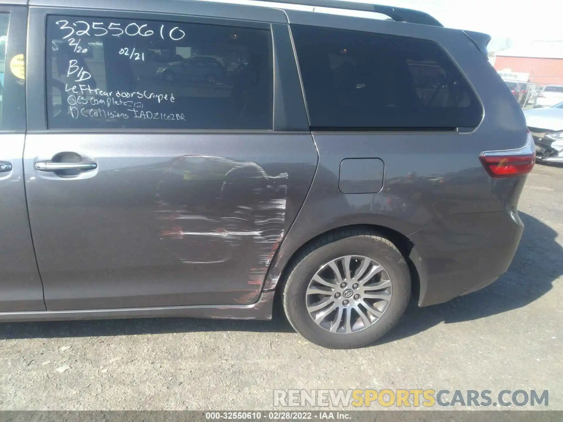 6 Photograph of a damaged car 5TDYZ3DC4KS978175 TOYOTA SIENNA 2019