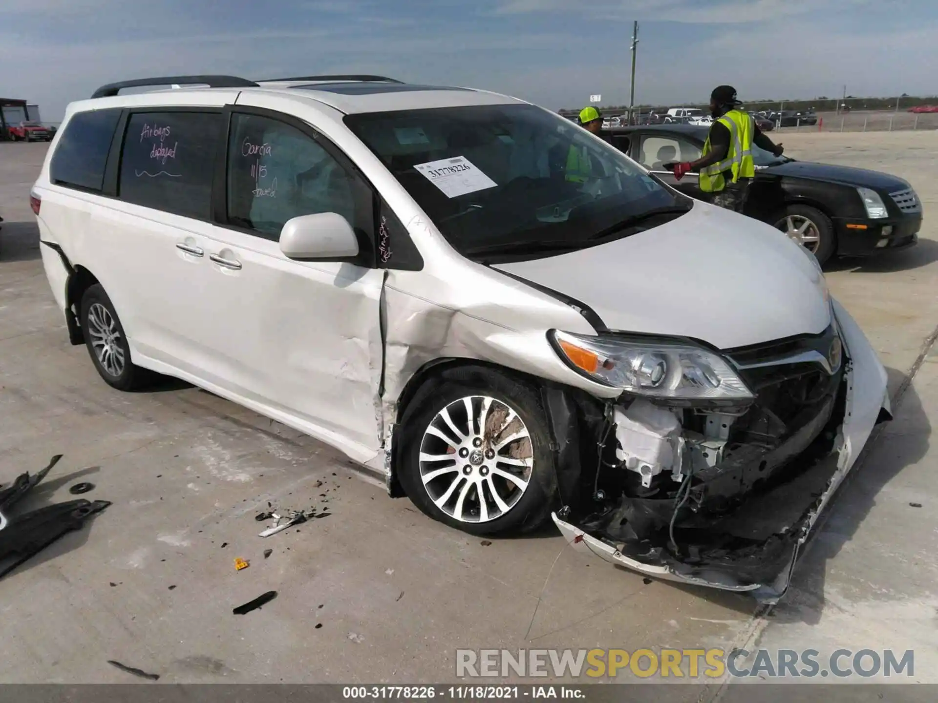 1 Photograph of a damaged car 5TDYZ3DC4KS978774 TOYOTA SIENNA 2019