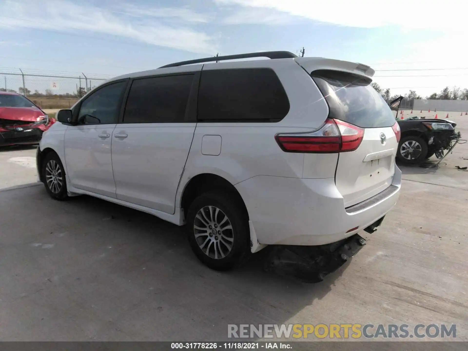 3 Фотография поврежденного автомобиля 5TDYZ3DC4KS978774 TOYOTA SIENNA 2019