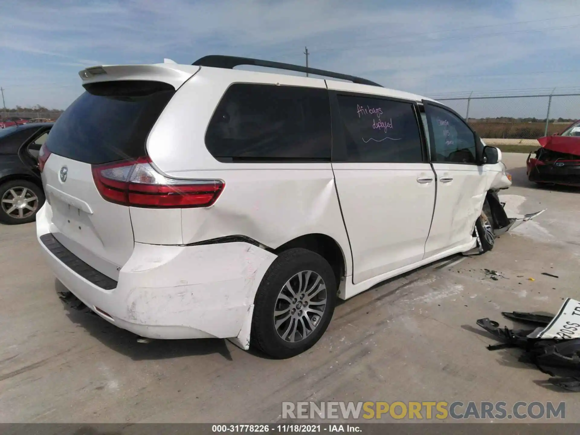 4 Фотография поврежденного автомобиля 5TDYZ3DC4KS978774 TOYOTA SIENNA 2019