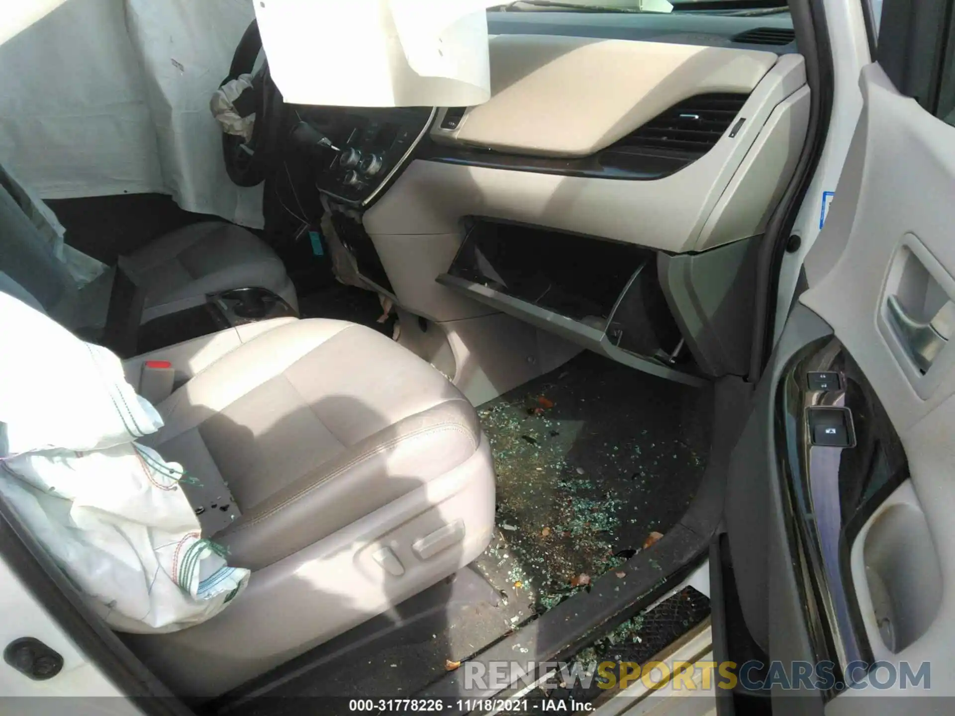 5 Photograph of a damaged car 5TDYZ3DC4KS978774 TOYOTA SIENNA 2019