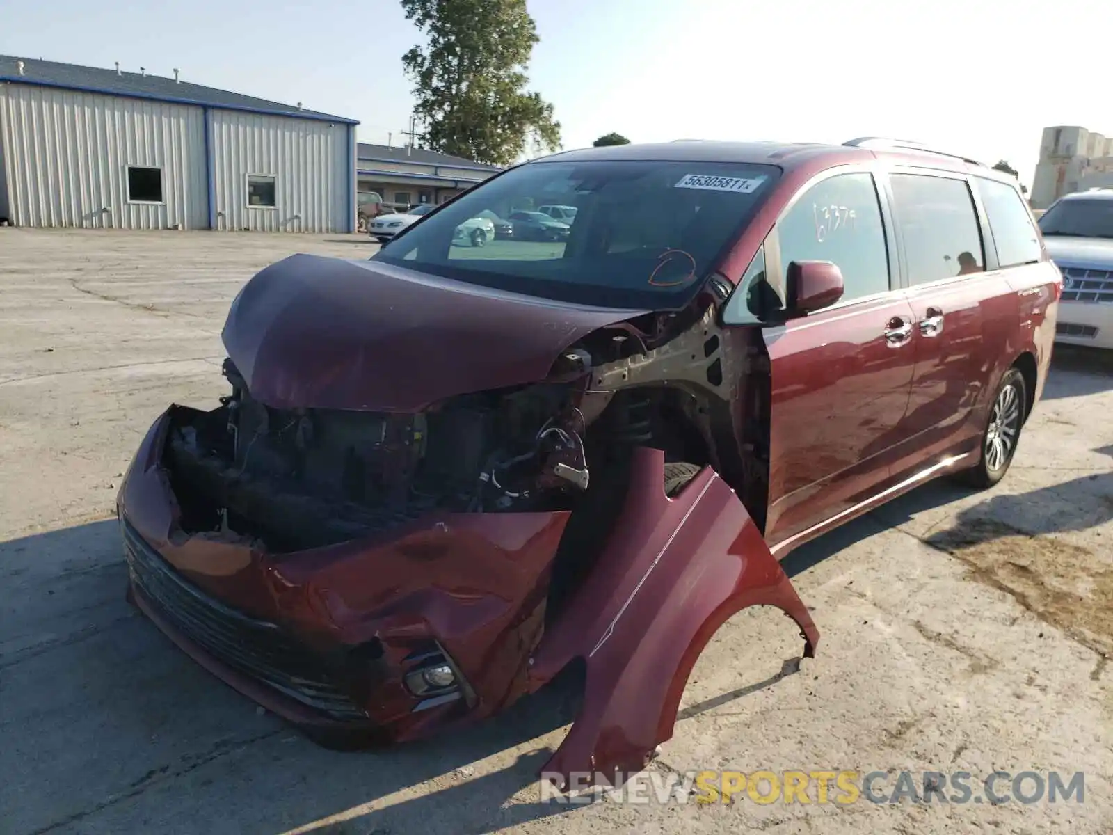 2 Photograph of a damaged car 5TDYZ3DC4KS979598 TOYOTA SIENNA 2019