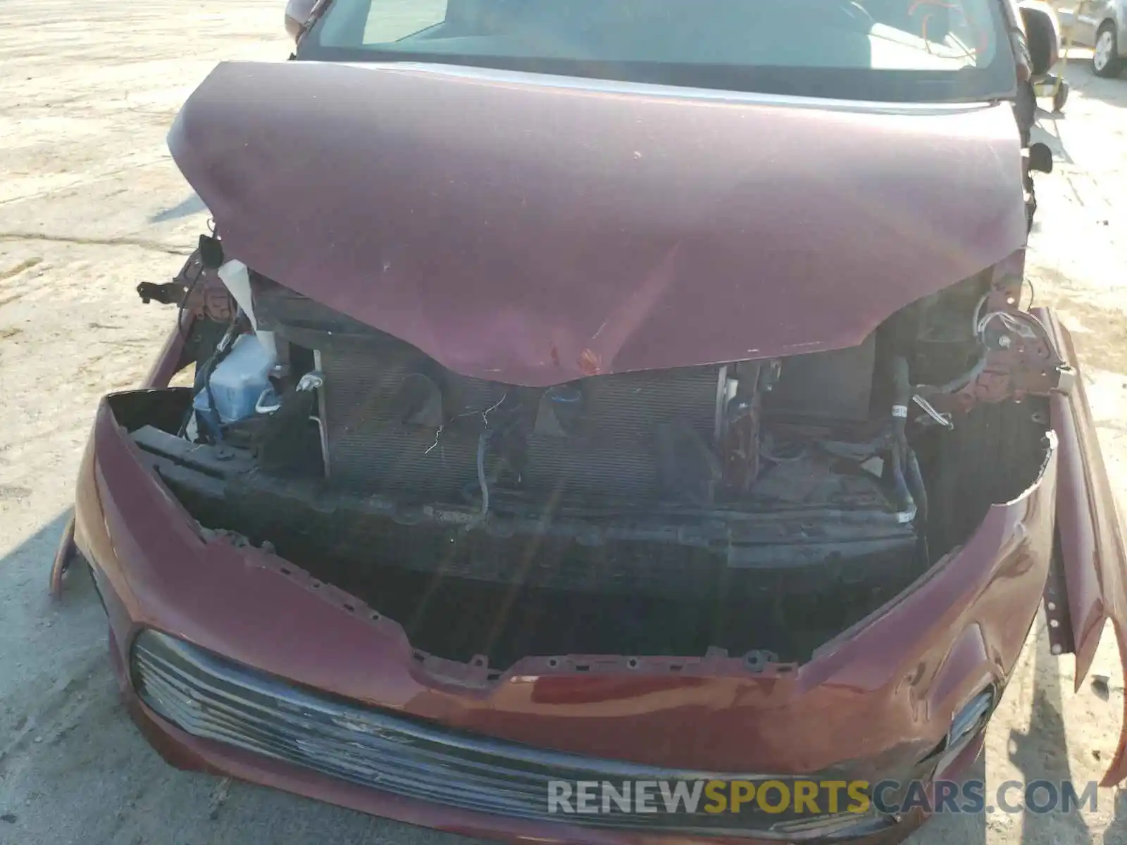 9 Photograph of a damaged car 5TDYZ3DC4KS979598 TOYOTA SIENNA 2019