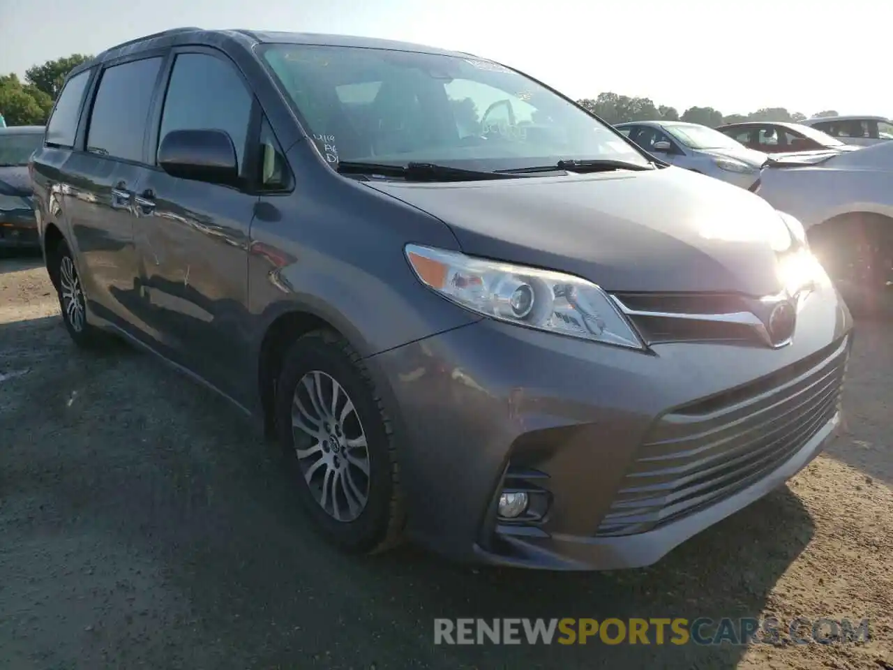 1 Photograph of a damaged car 5TDYZ3DC4KS984588 TOYOTA SIENNA 2019