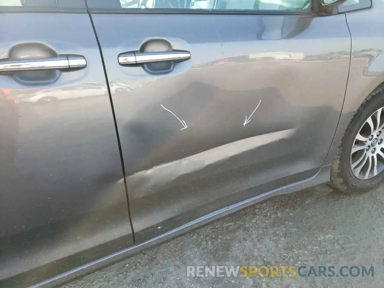 9 Photograph of a damaged car 5TDYZ3DC4KS984588 TOYOTA SIENNA 2019