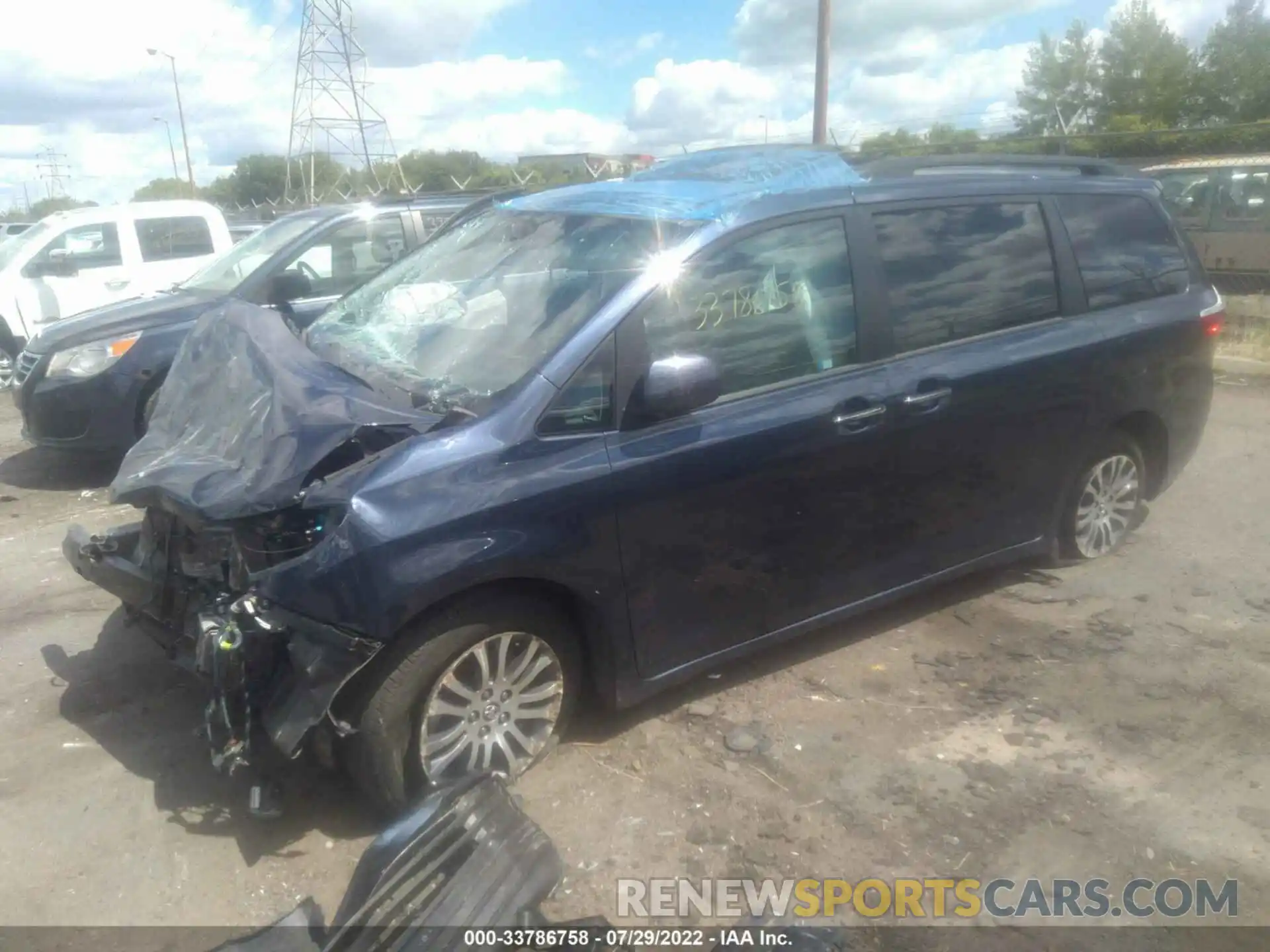 2 Photograph of a damaged car 5TDYZ3DC4KS985384 TOYOTA SIENNA 2019