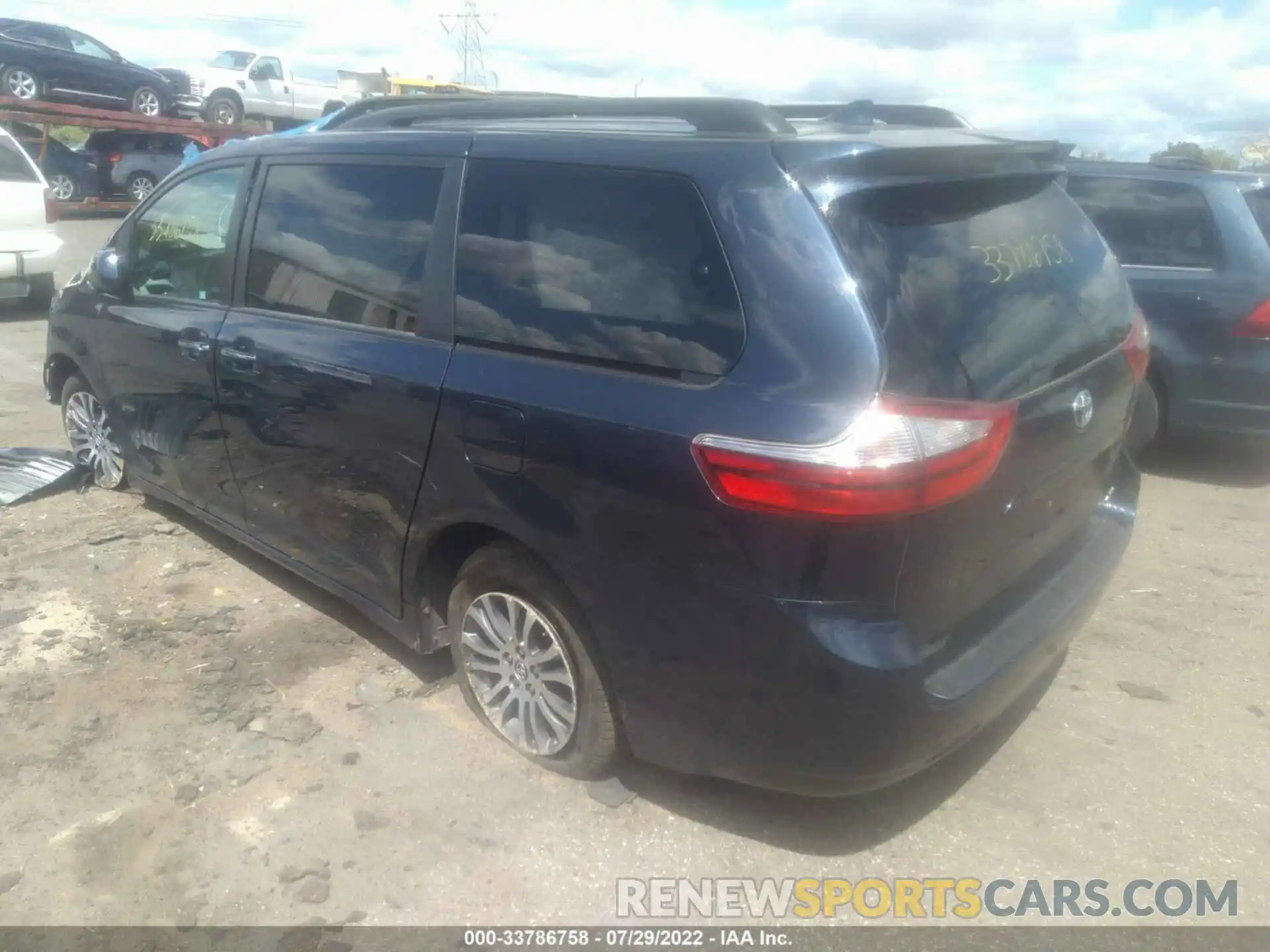 3 Photograph of a damaged car 5TDYZ3DC4KS985384 TOYOTA SIENNA 2019