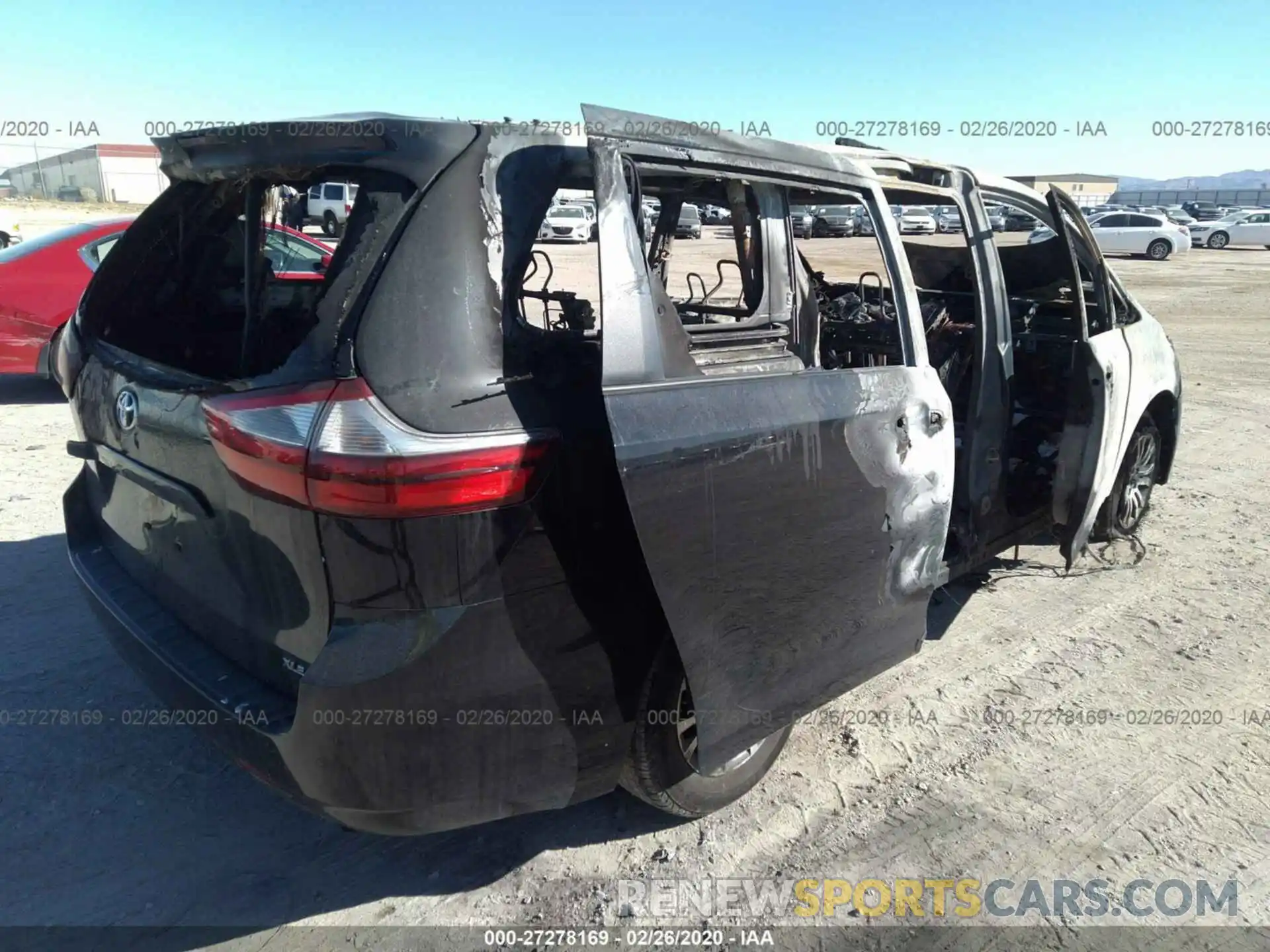 4 Photograph of a damaged car 5TDYZ3DC4KS994263 TOYOTA SIENNA 2019