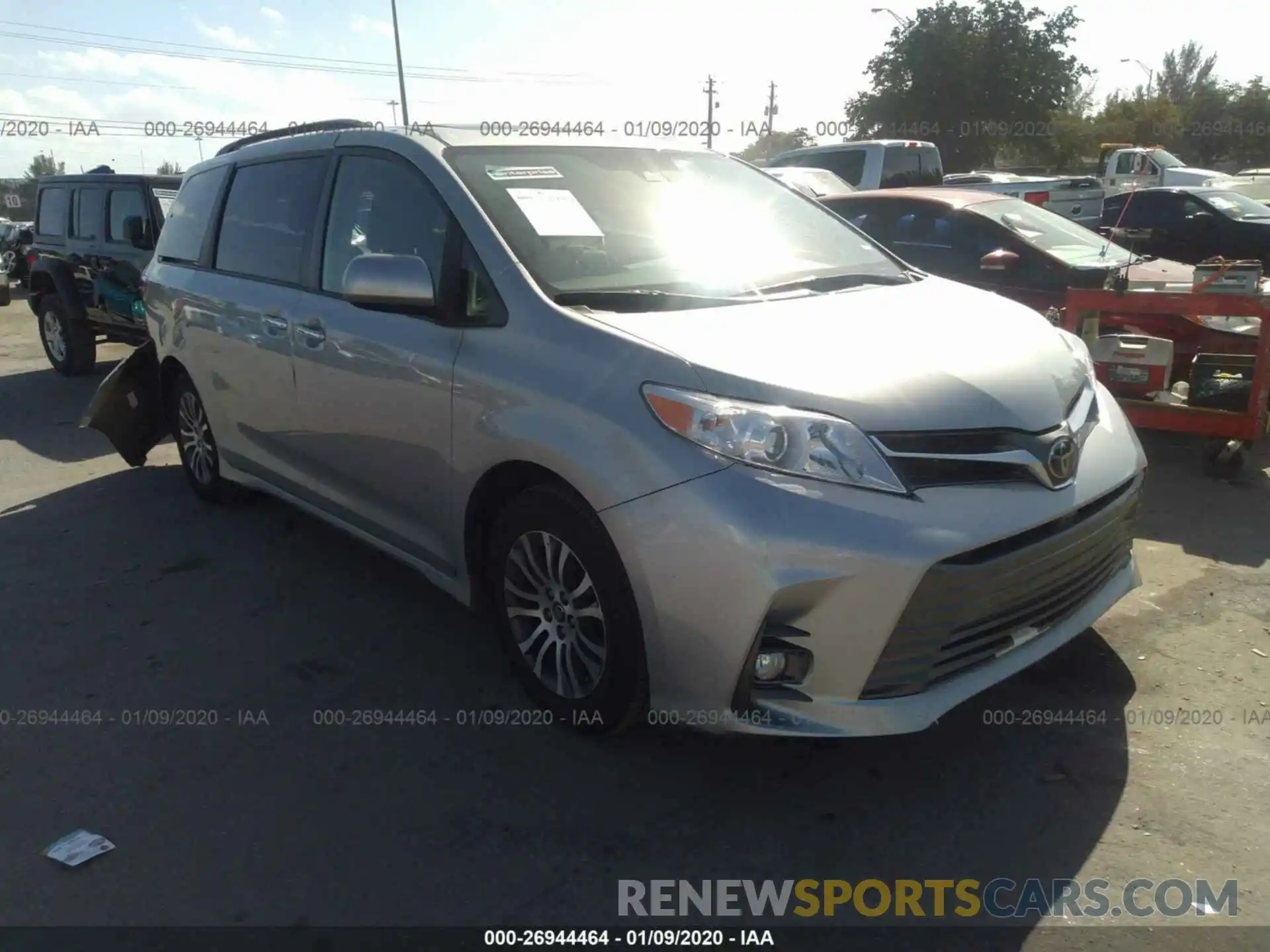 1 Фотография поврежденного автомобиля 5TDYZ3DC4KS994618 TOYOTA SIENNA 2019