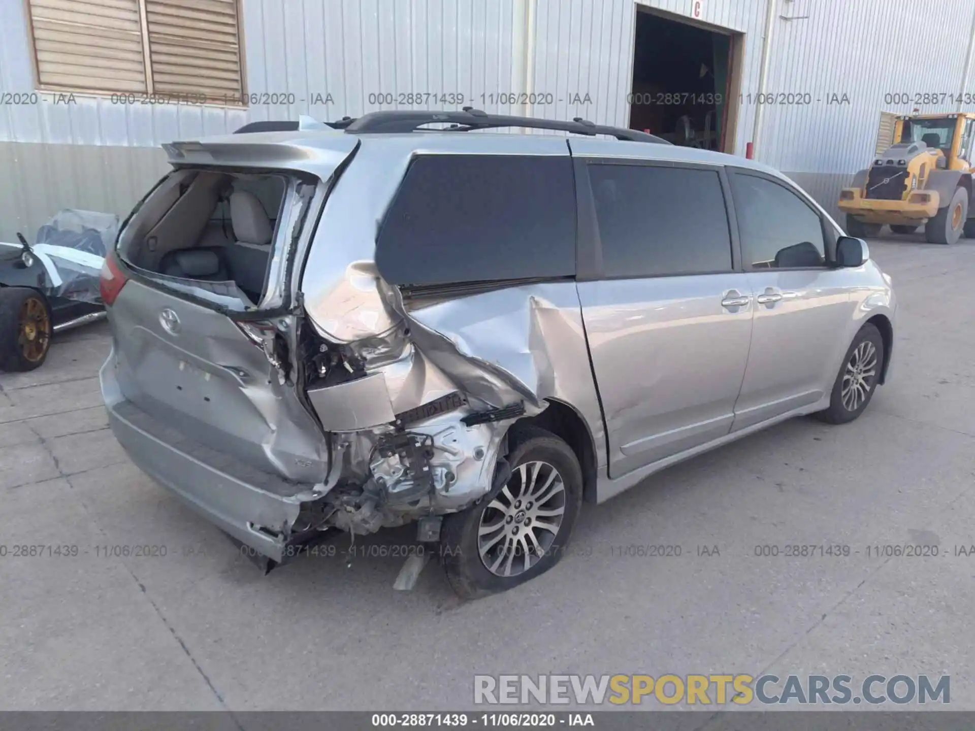 4 Photograph of a damaged car 5TDYZ3DC4KS995249 TOYOTA SIENNA 2019