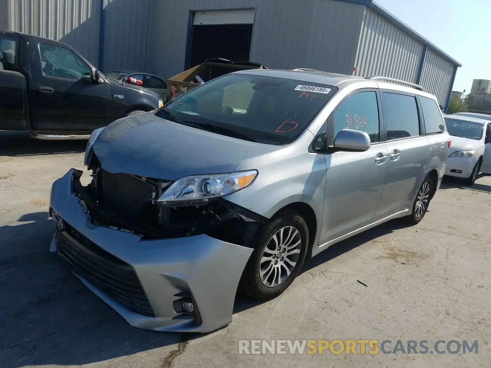 2 Photograph of a damaged car 5TDYZ3DC4KS996806 TOYOTA SIENNA 2019