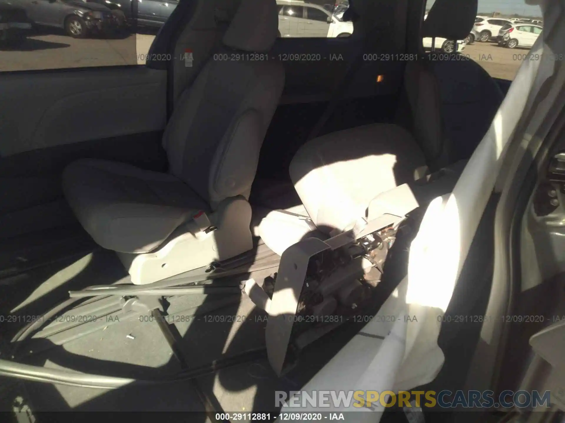 8 Photograph of a damaged car 5TDYZ3DC4KS998720 TOYOTA SIENNA 2019